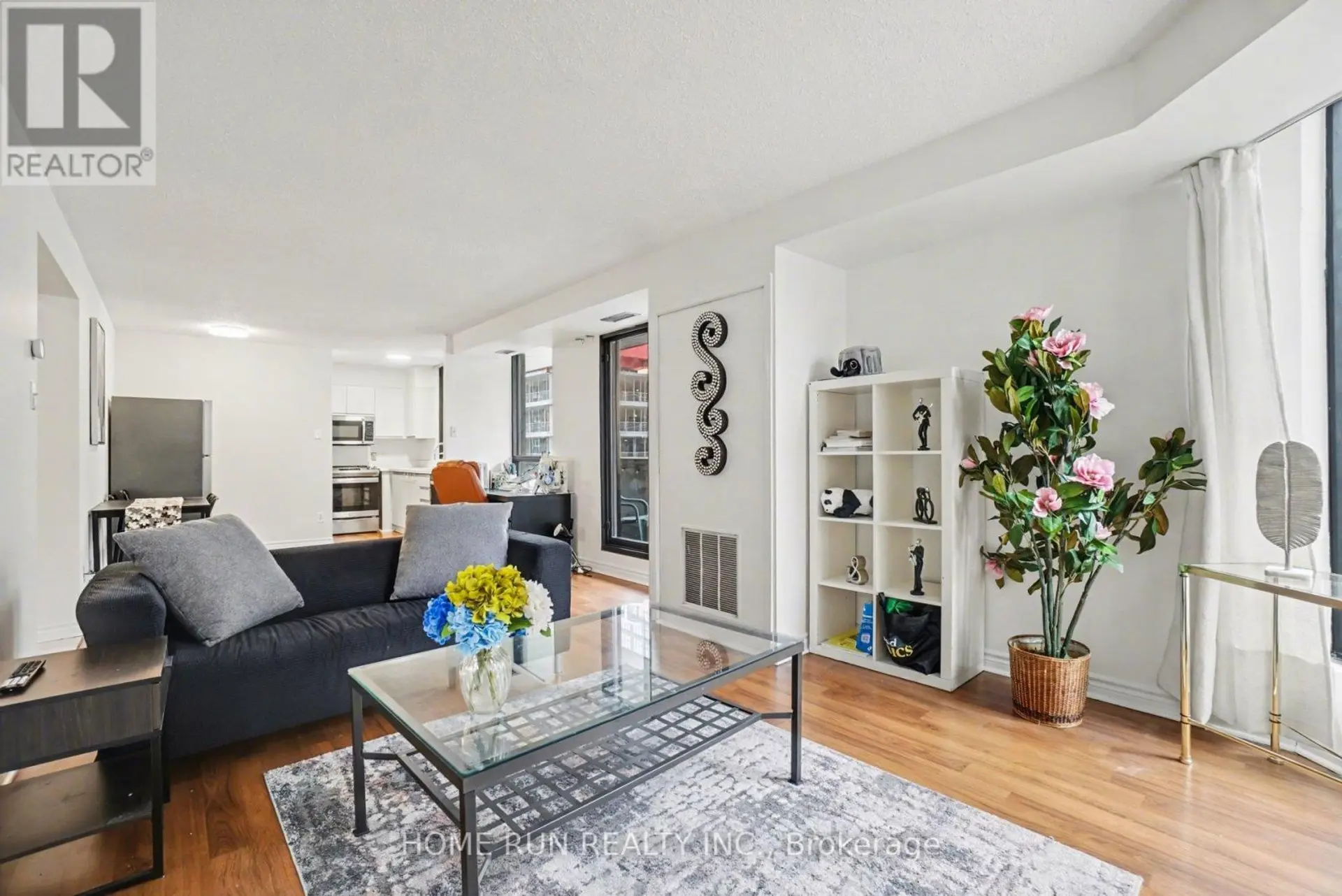 #1103 200 BAY STREET - Image 4