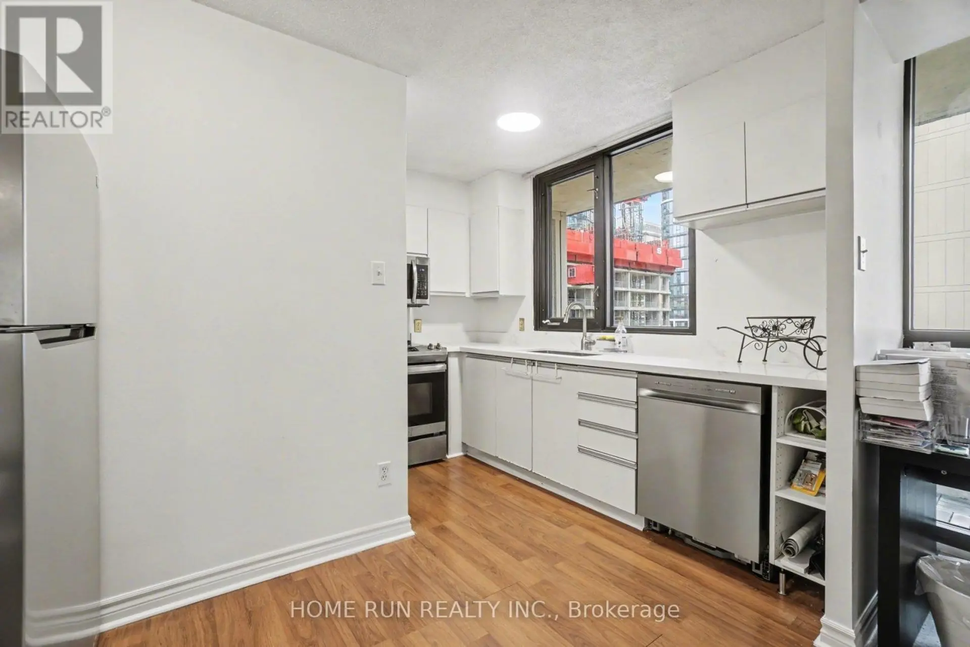#1103 200 BAY STREET - Image 7