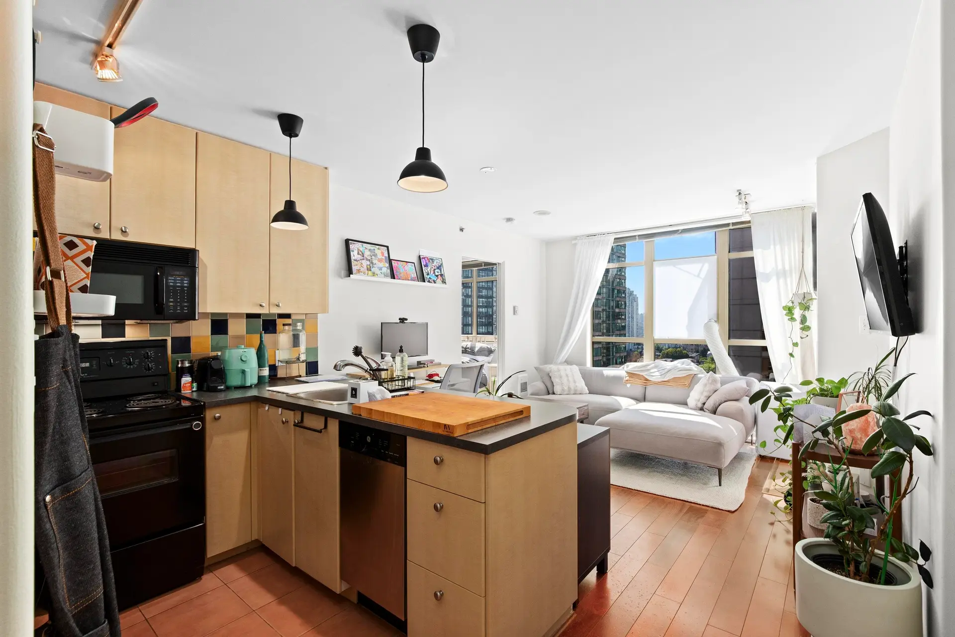 #1105 819 Hamilton Street - Image 4