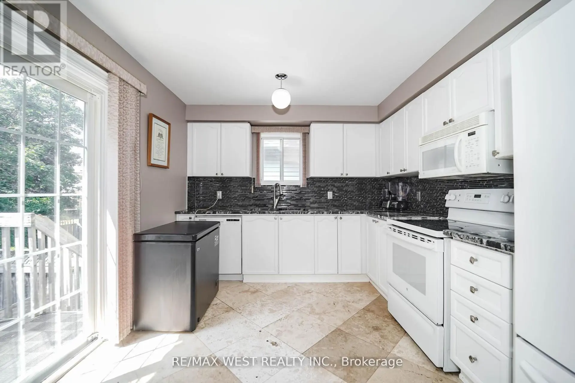 1976 EDENWOOD DRIVE - Image 4