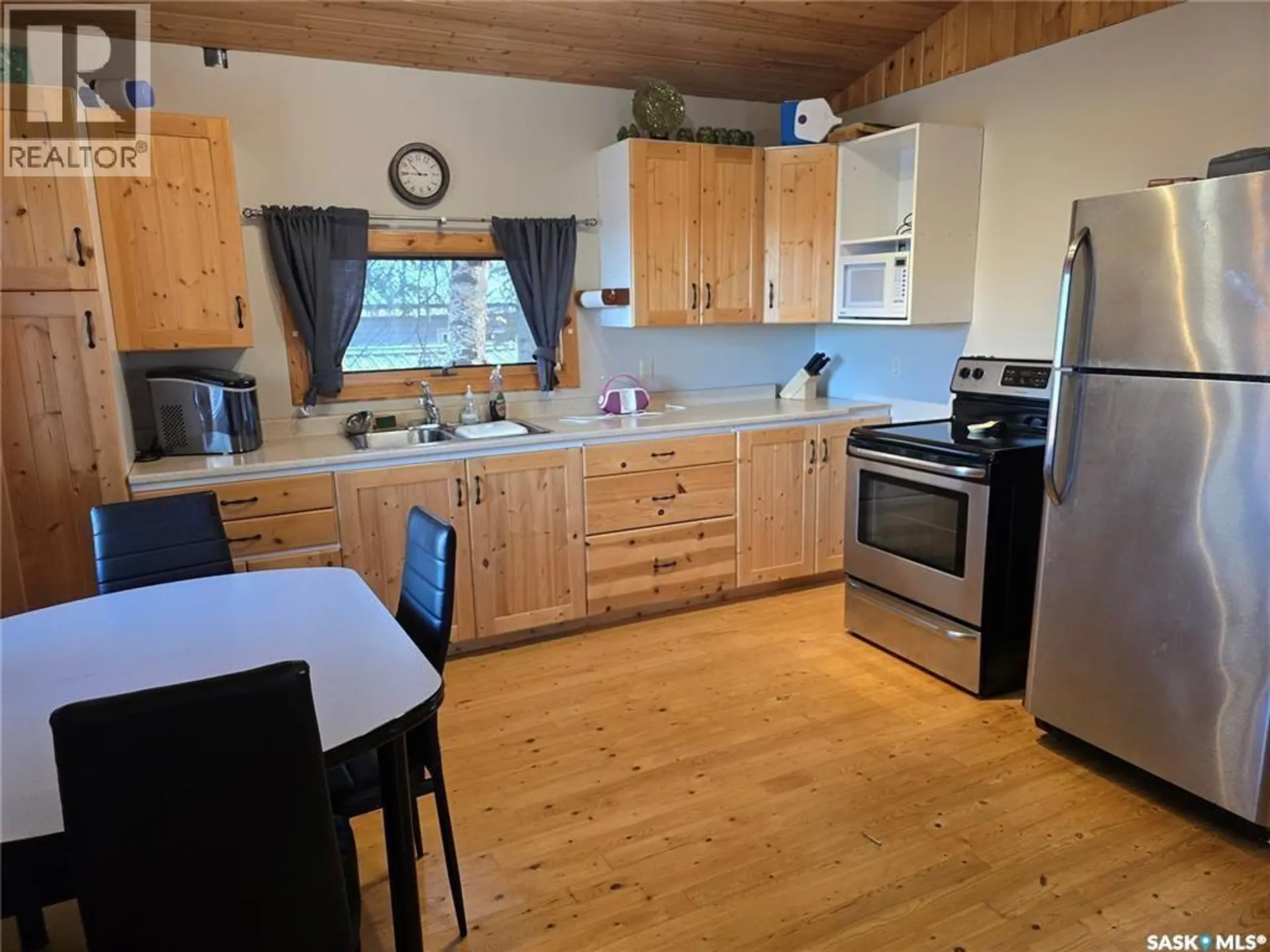 207 PINE DRIVE - Image 4