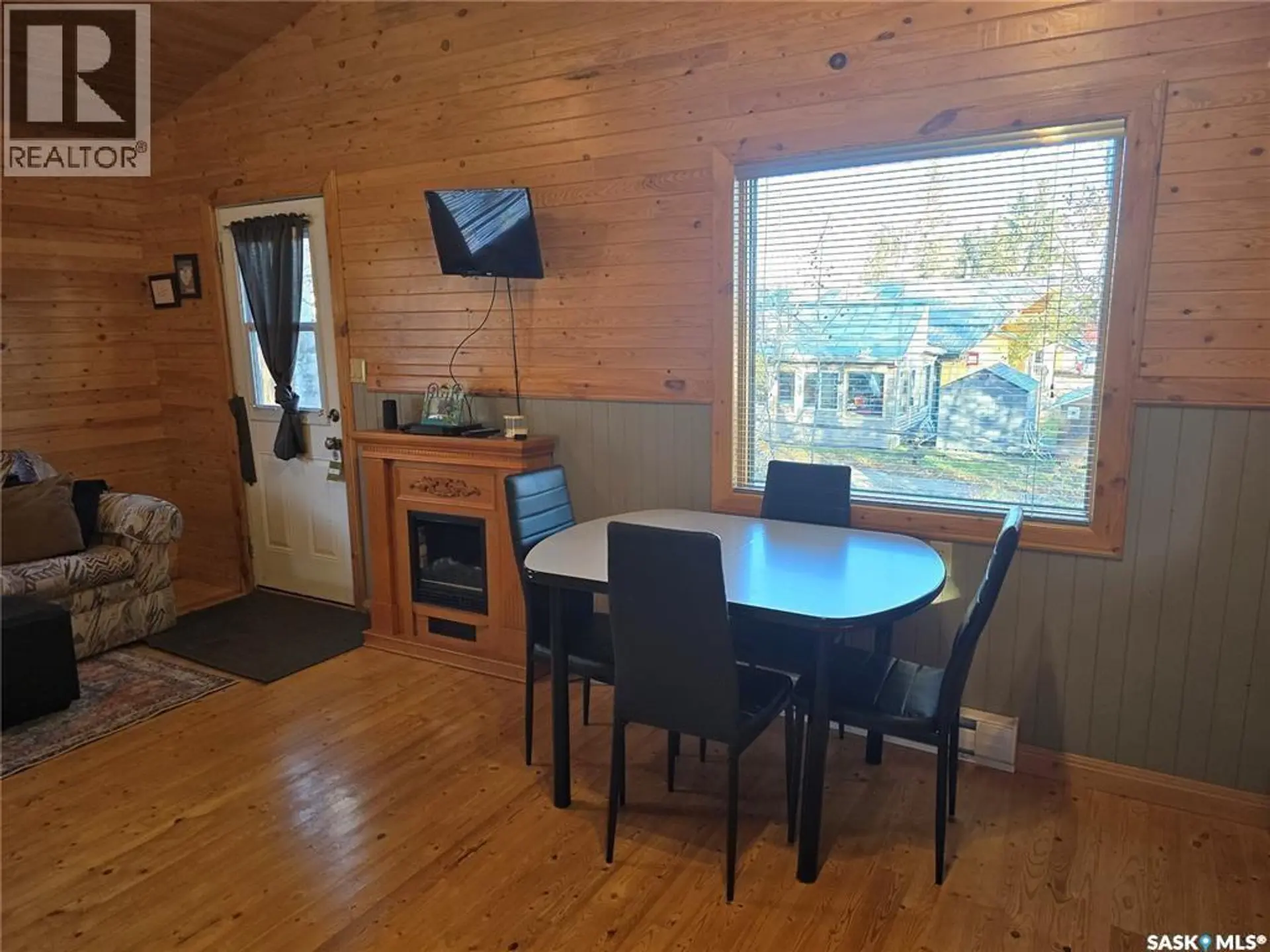 207 PINE DRIVE - Image 5