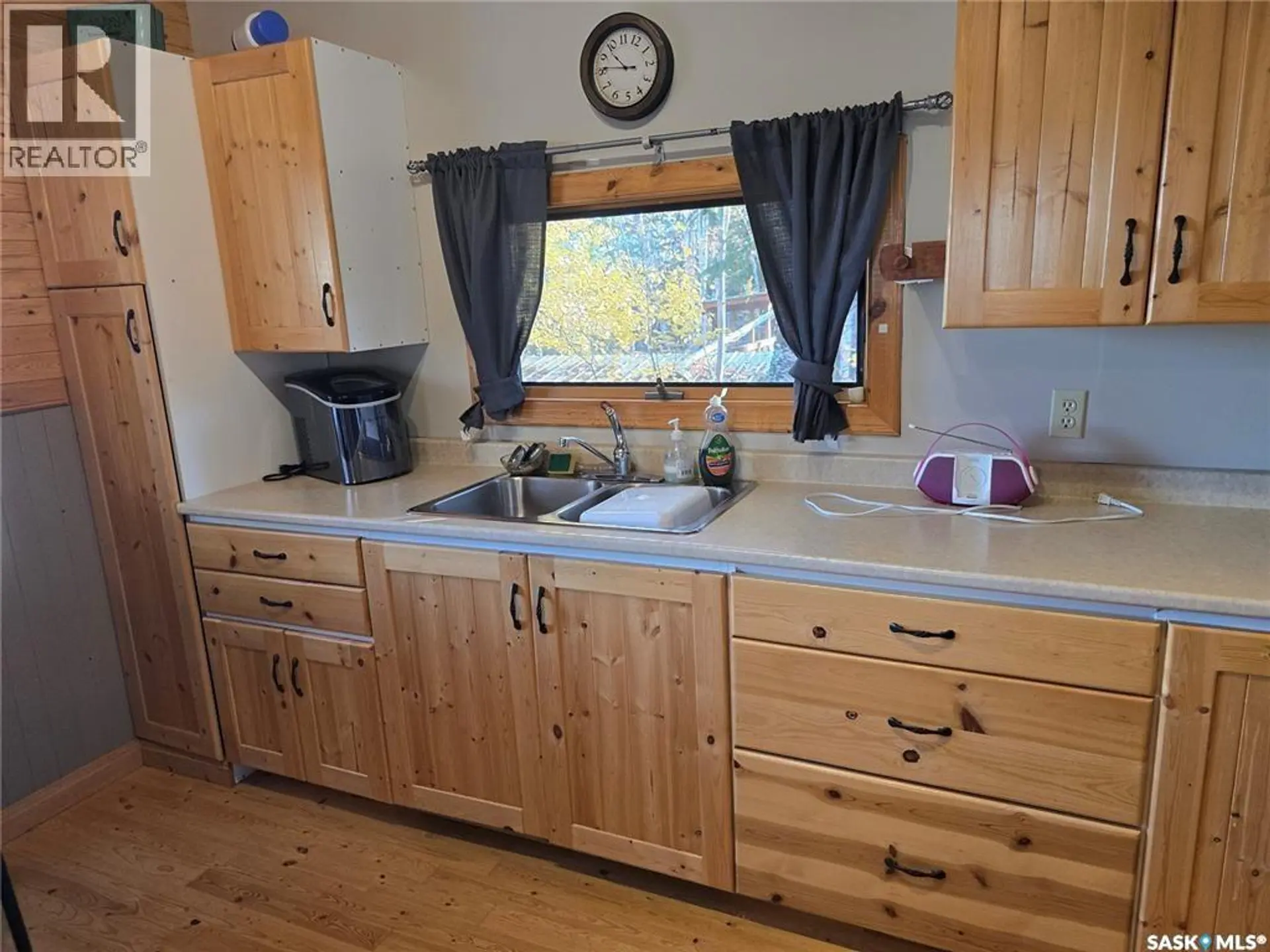 207 PINE DRIVE - Image 6
