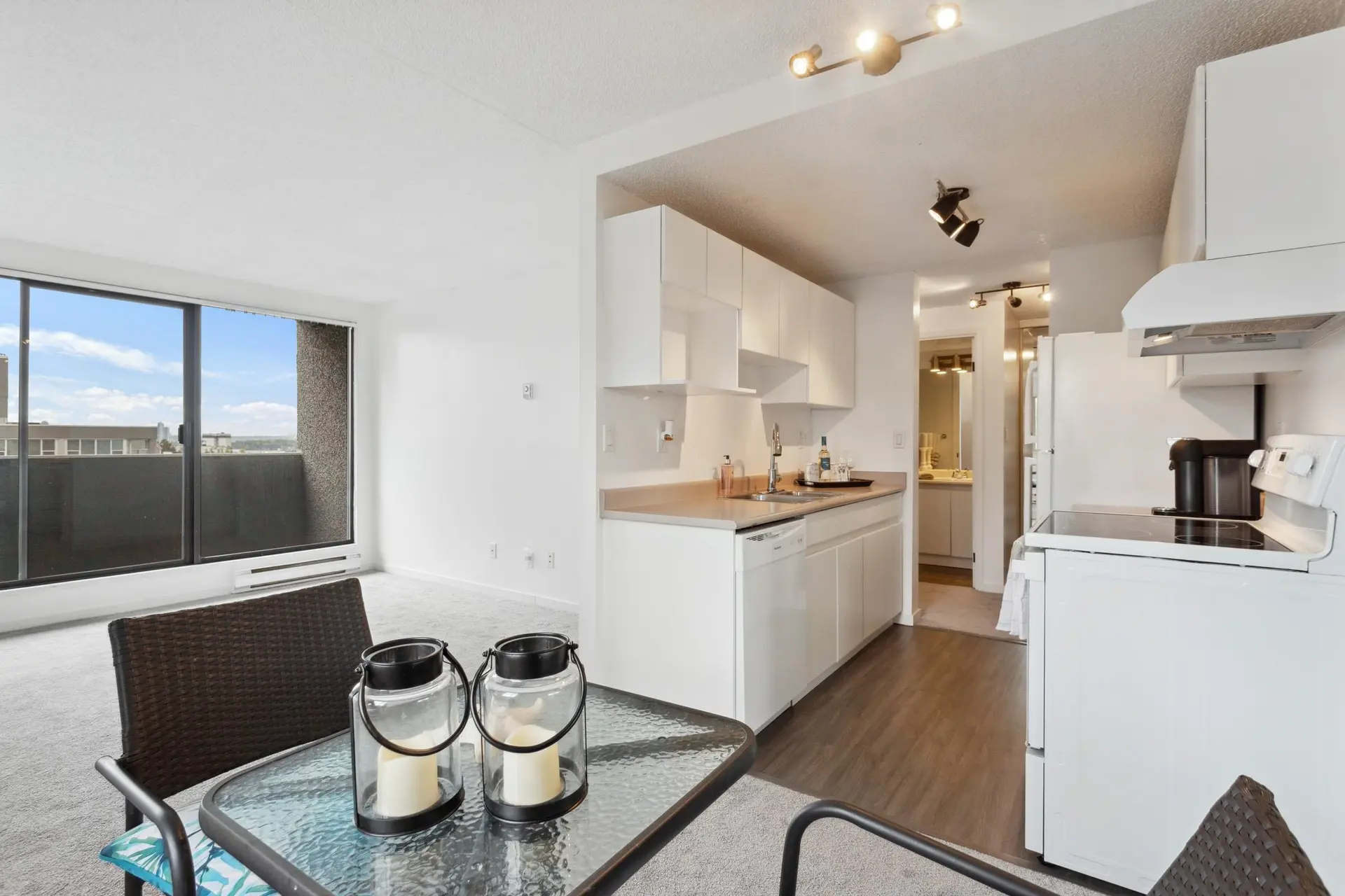#902 110 W 4th Street - Image 9