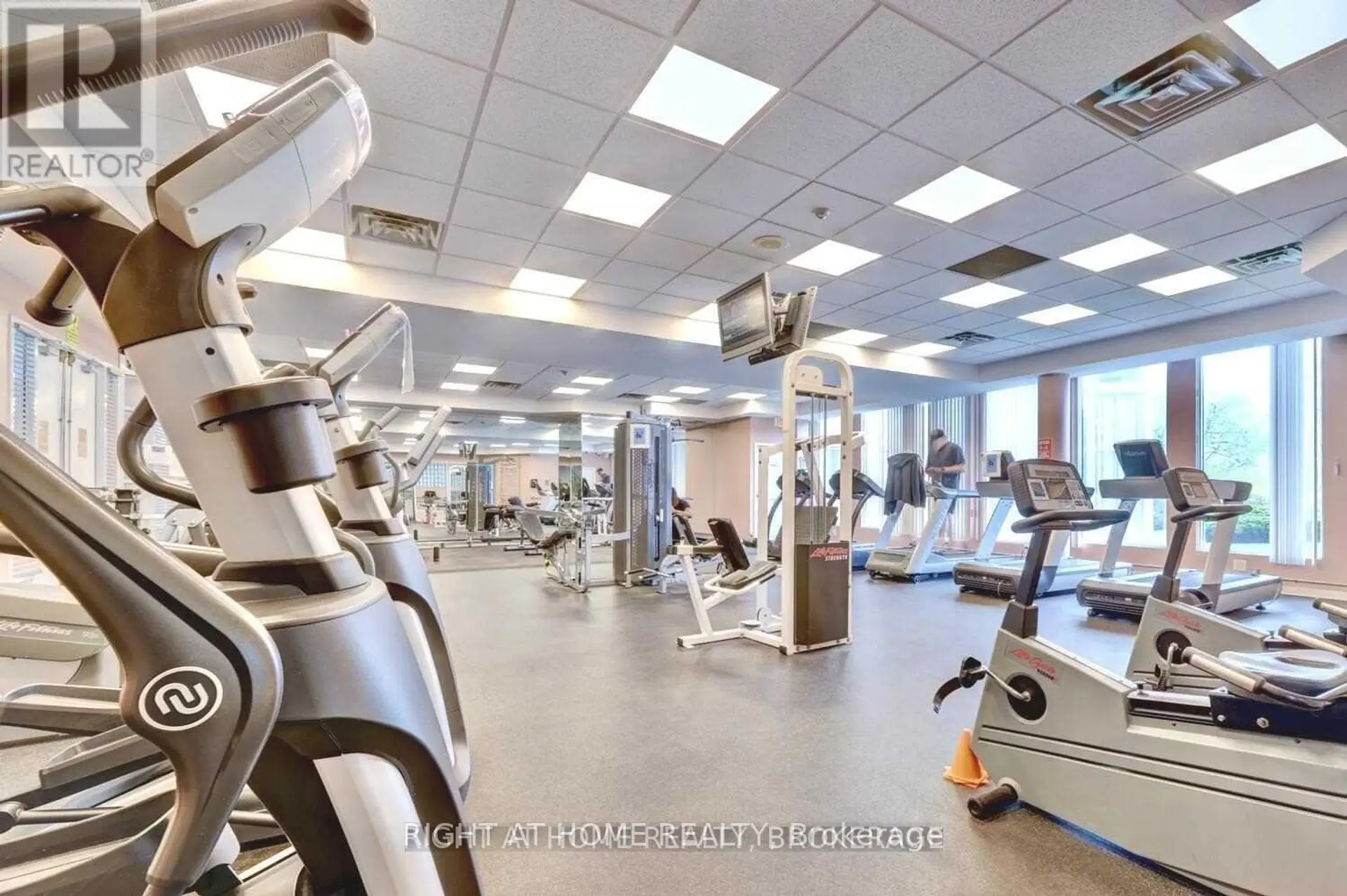 #1609 7 CONCORDE PLACE - Image 9