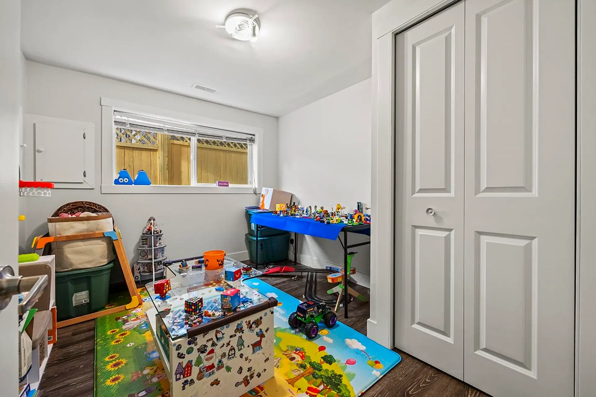 778 E 52nd Avenue - Image 13