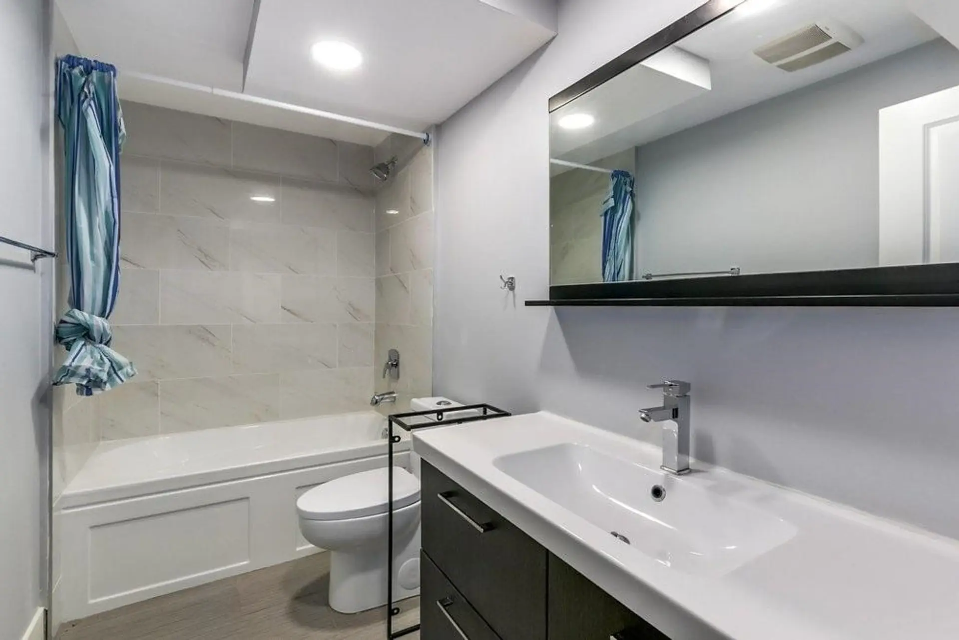 778 E 52nd Avenue - Image 12