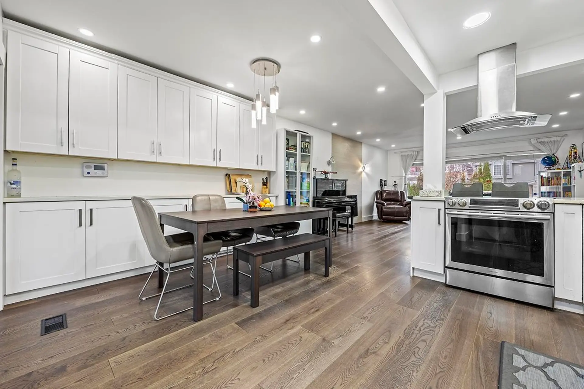 778 E 52nd Avenue - Image 7