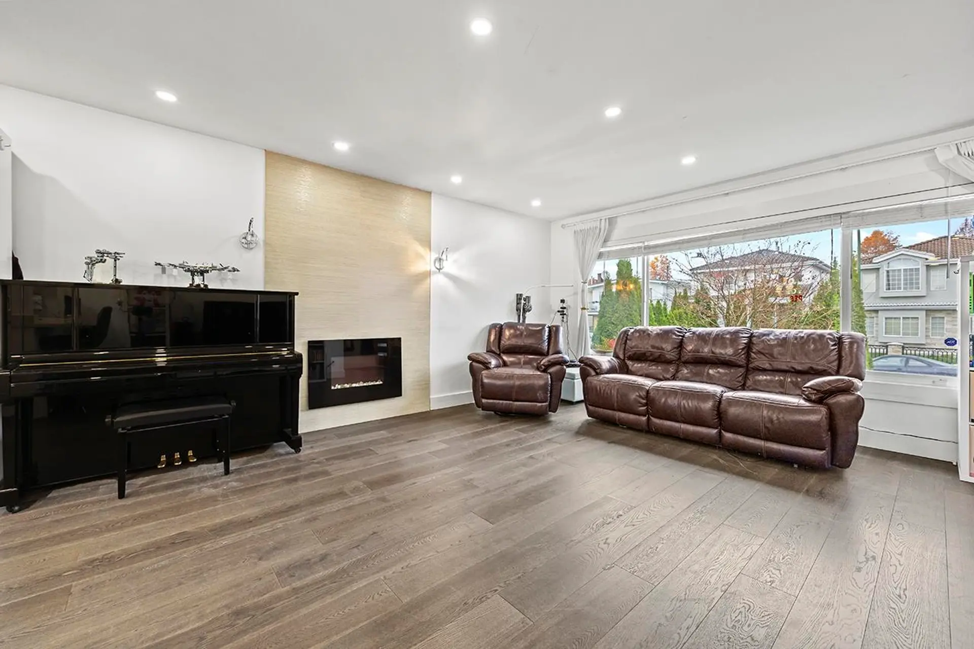 778 E 52nd Avenue - Image 3