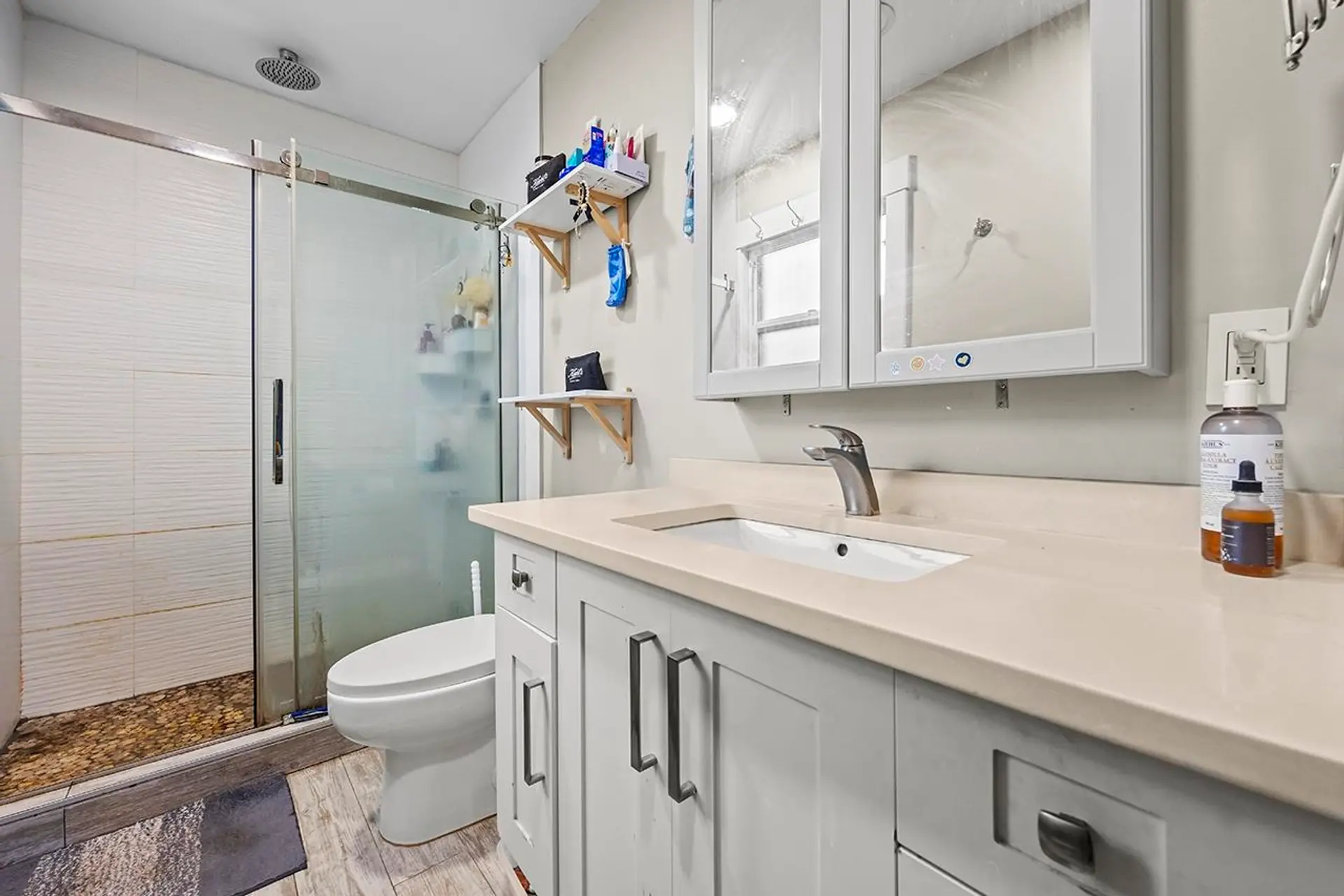 778 E 52nd Avenue - Image 11