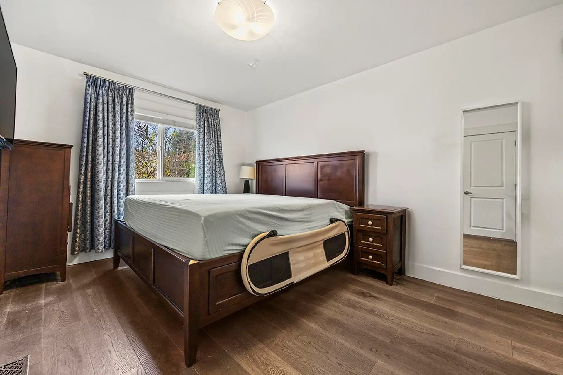 778 E 52nd Avenue - Image 8