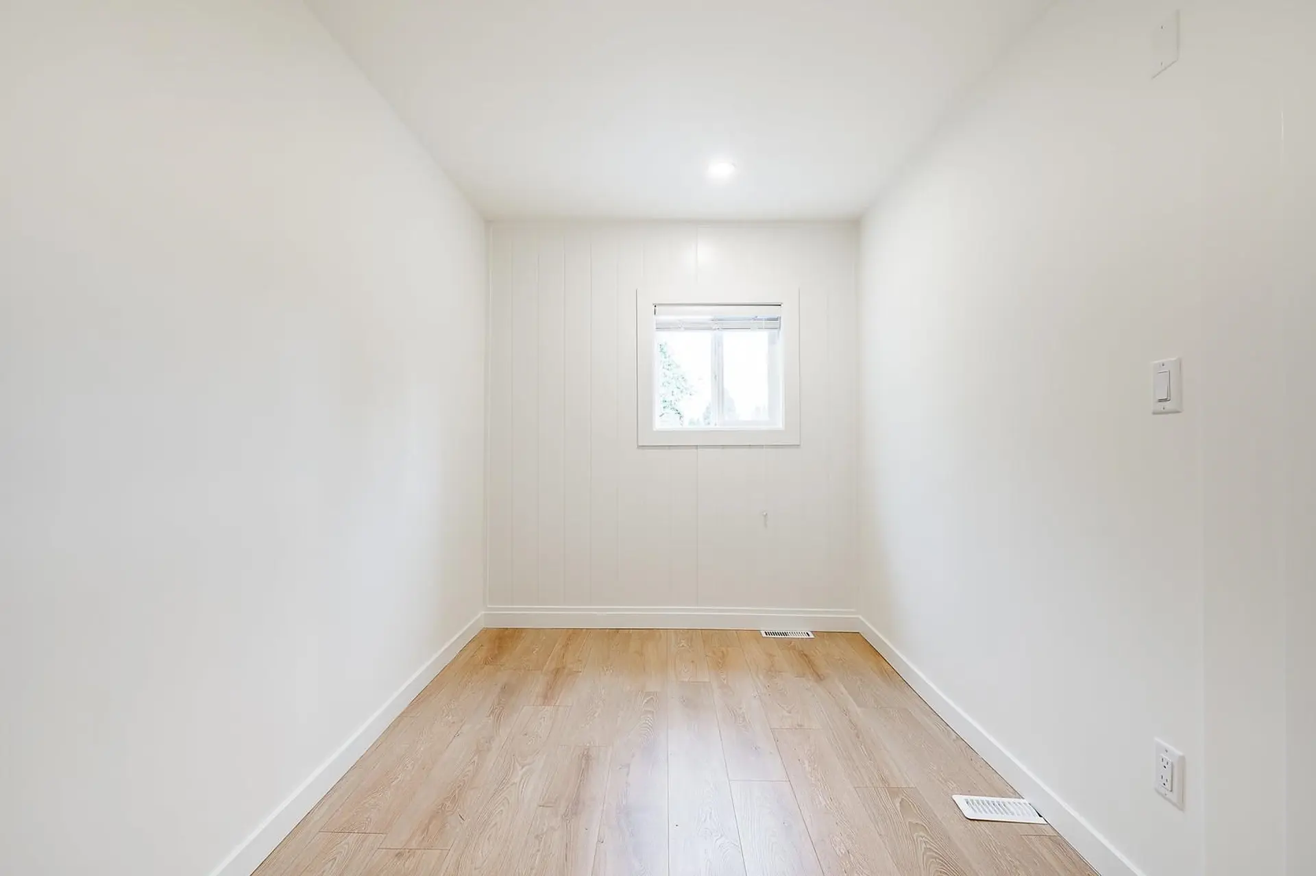 9709 Hillier Street - Image 14