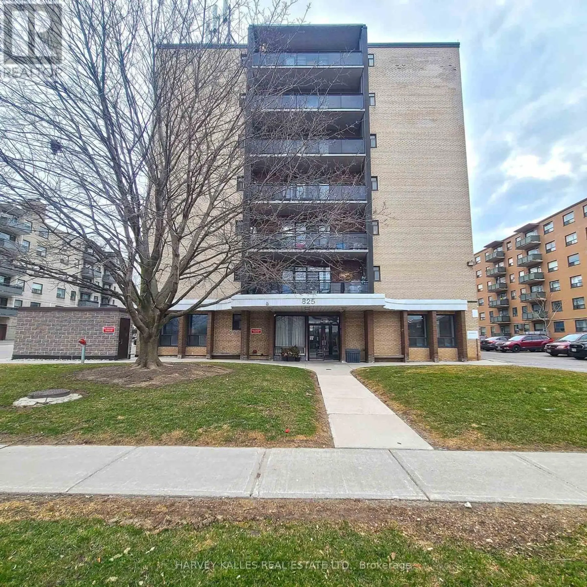 #703 825 KENNEDY ROAD - Image 1