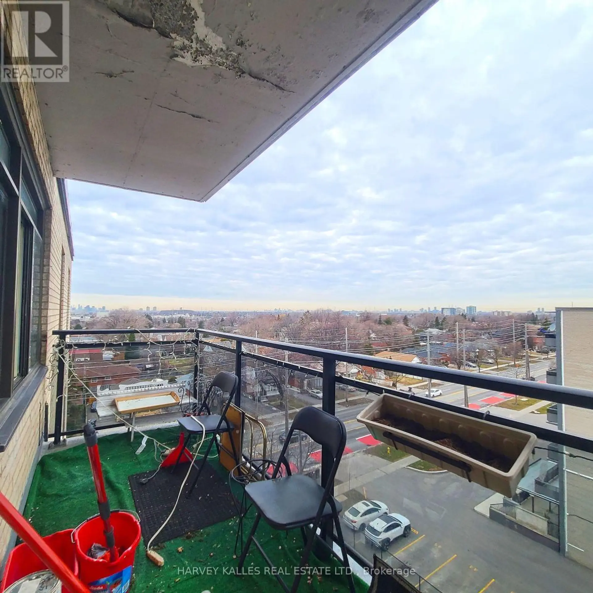 #703 825 KENNEDY ROAD - Image 10
