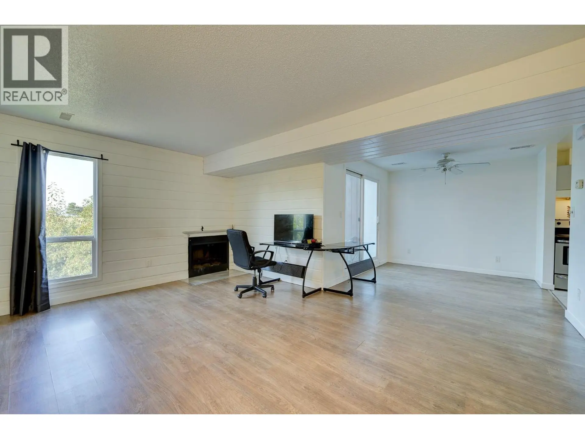 #53 1435 Summit Drive - Image 2