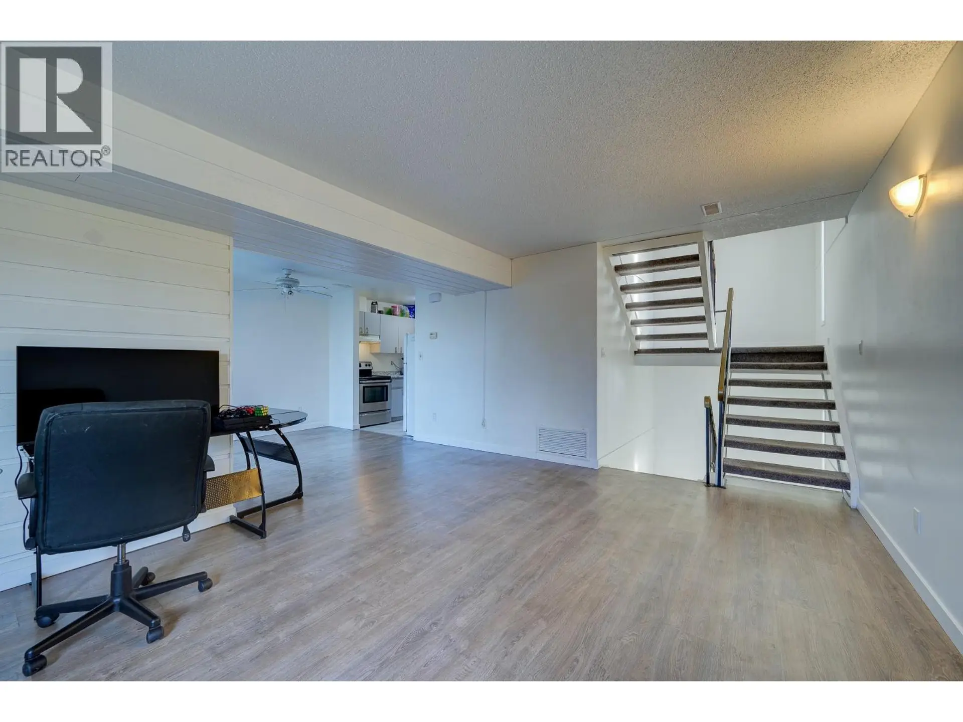 #53 1435 Summit Drive - Image 3