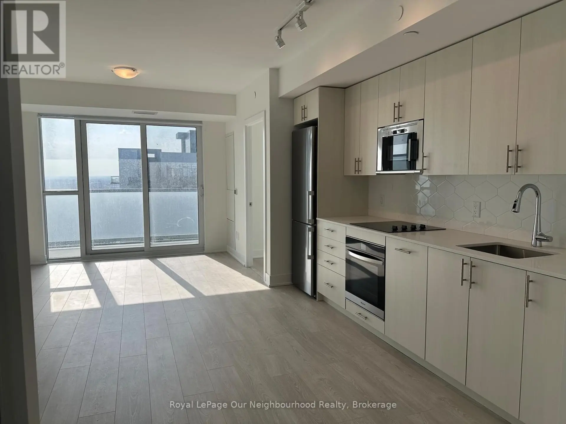 #2615 2545 SIMCOE STREET N - Image 4