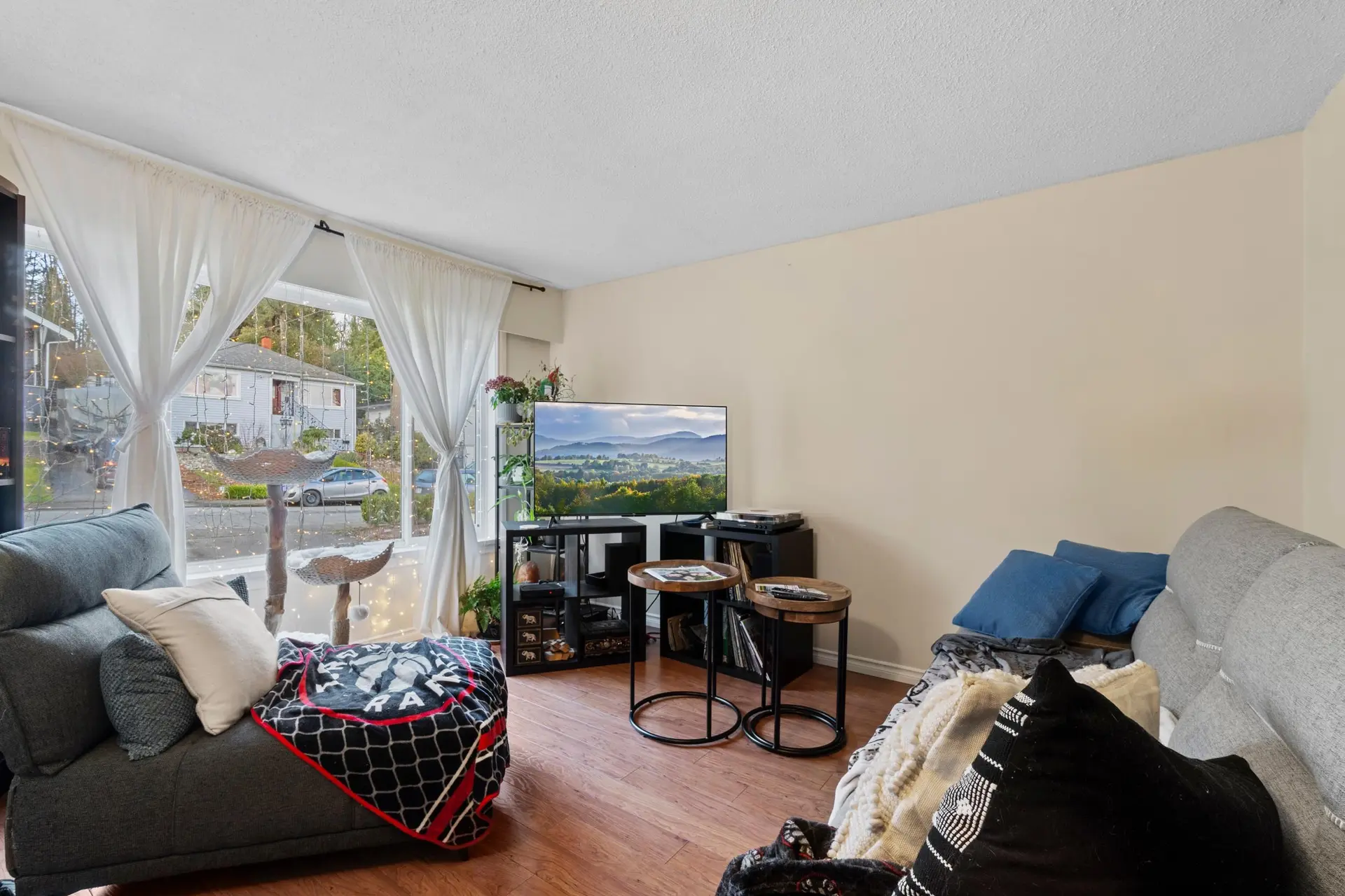 570 Colby Street - Image 2