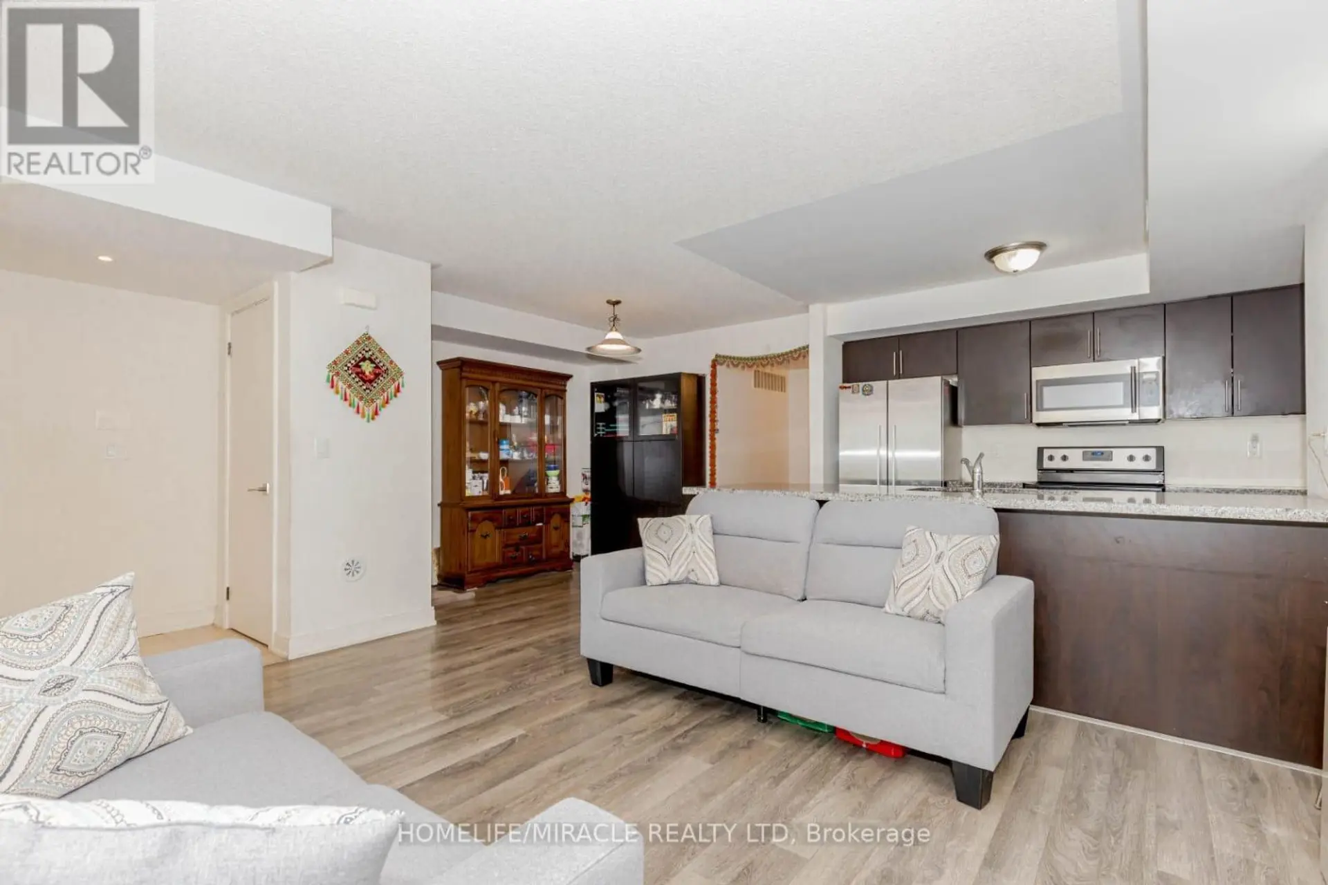 #29 100 DUFAY ROAD - Image 12