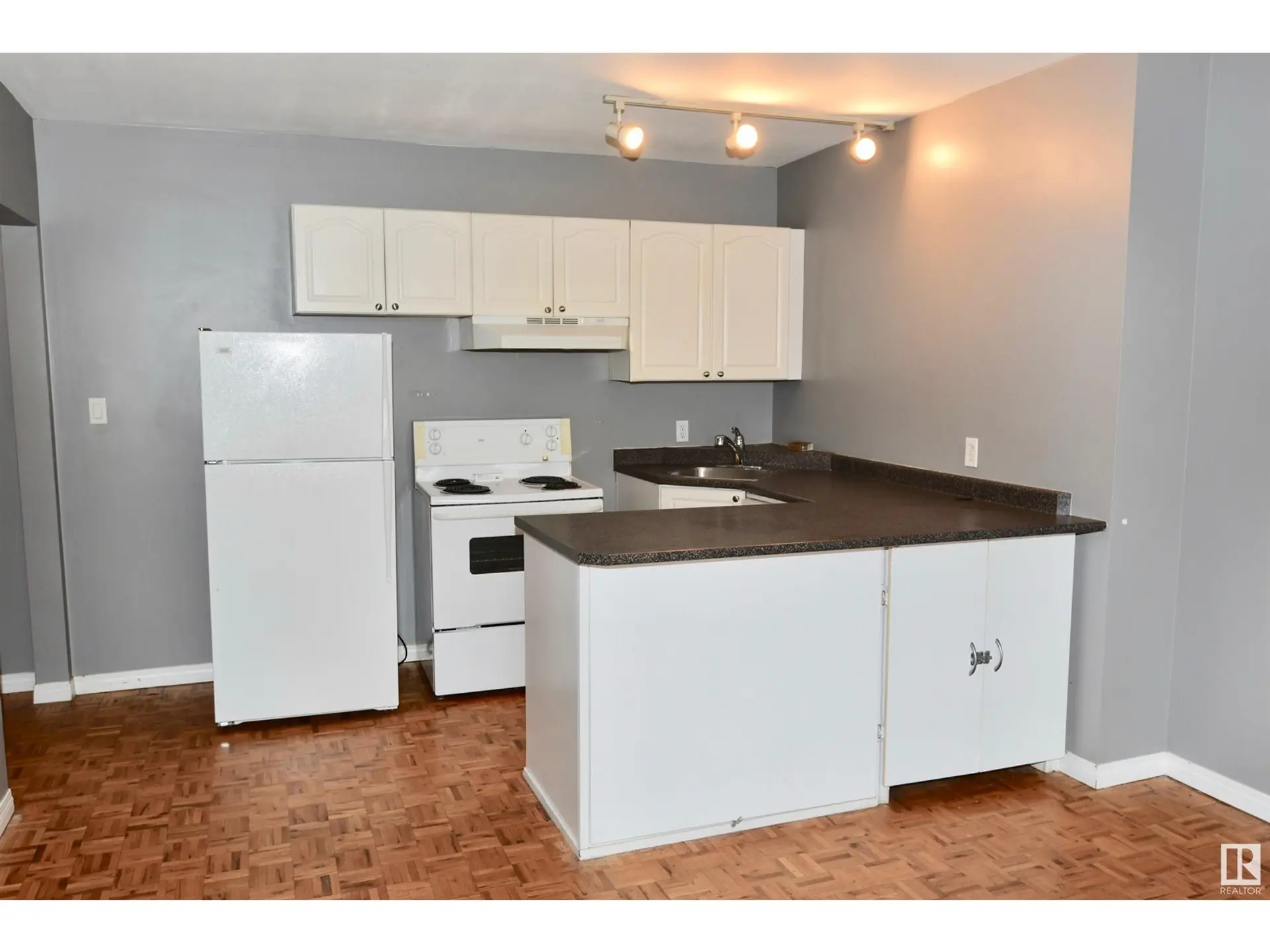 #606 11025 JASPER AV NW - Image 4