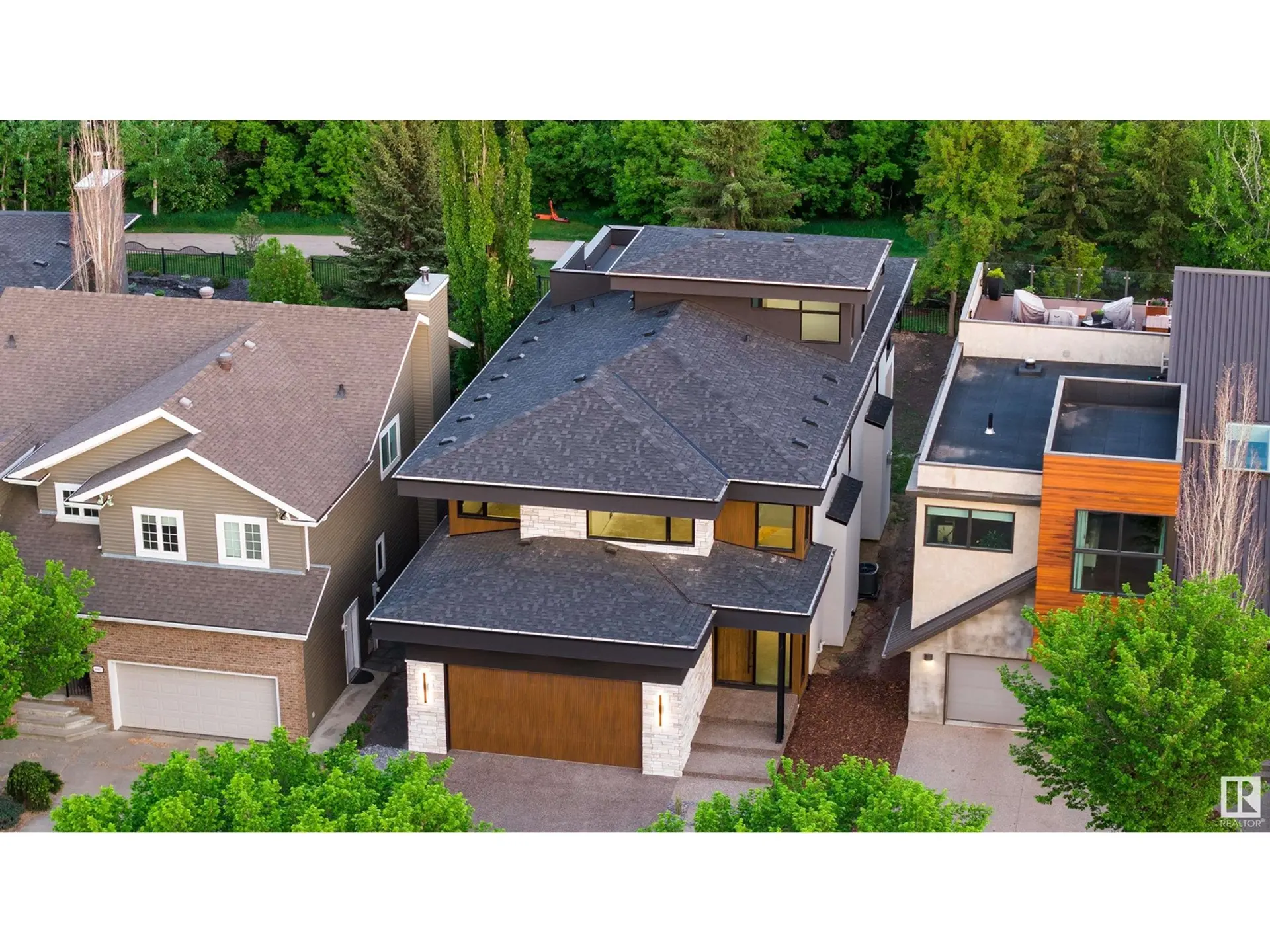 8807 99 AV NW - Image 2