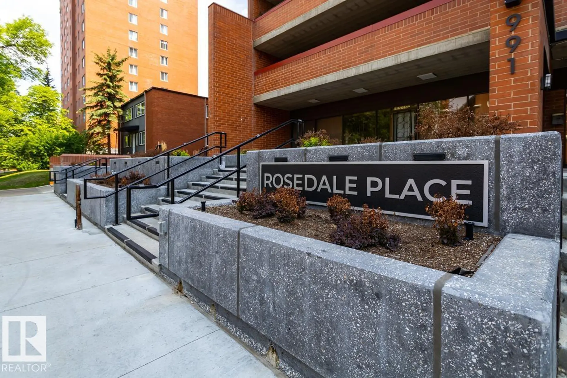 #607 9917 110 ST NW - Image 4