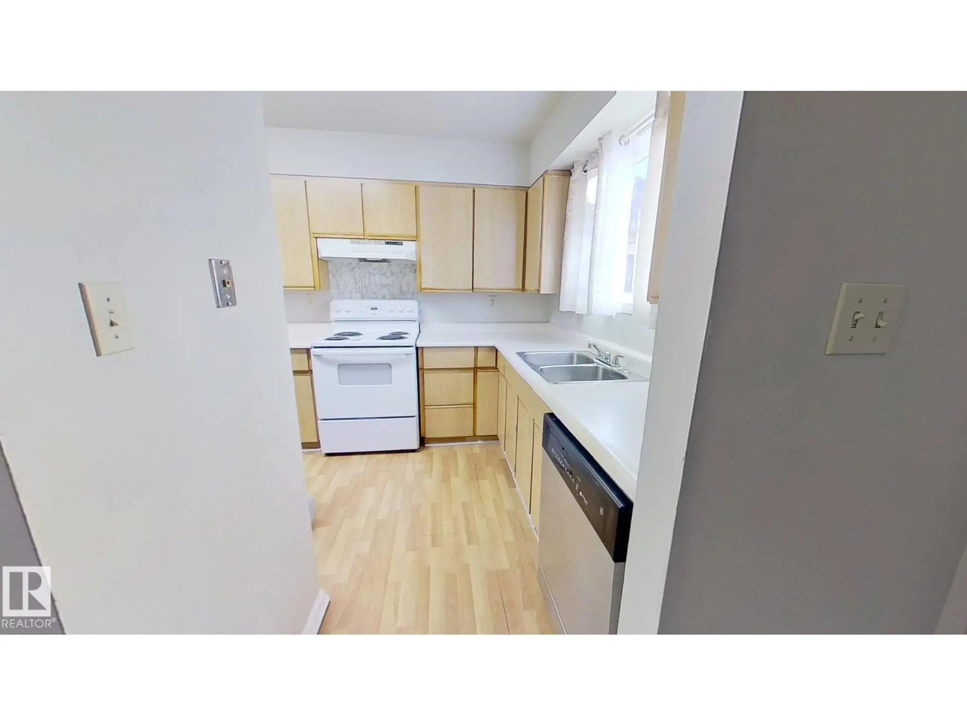#59 7604 29 AV NW - Image 5