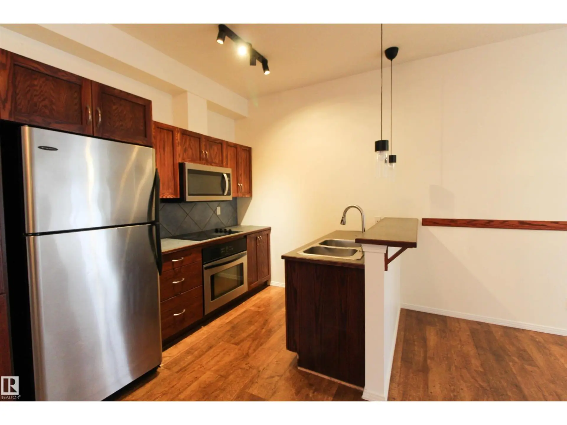 #347 4827 104A ST NW - Image 4