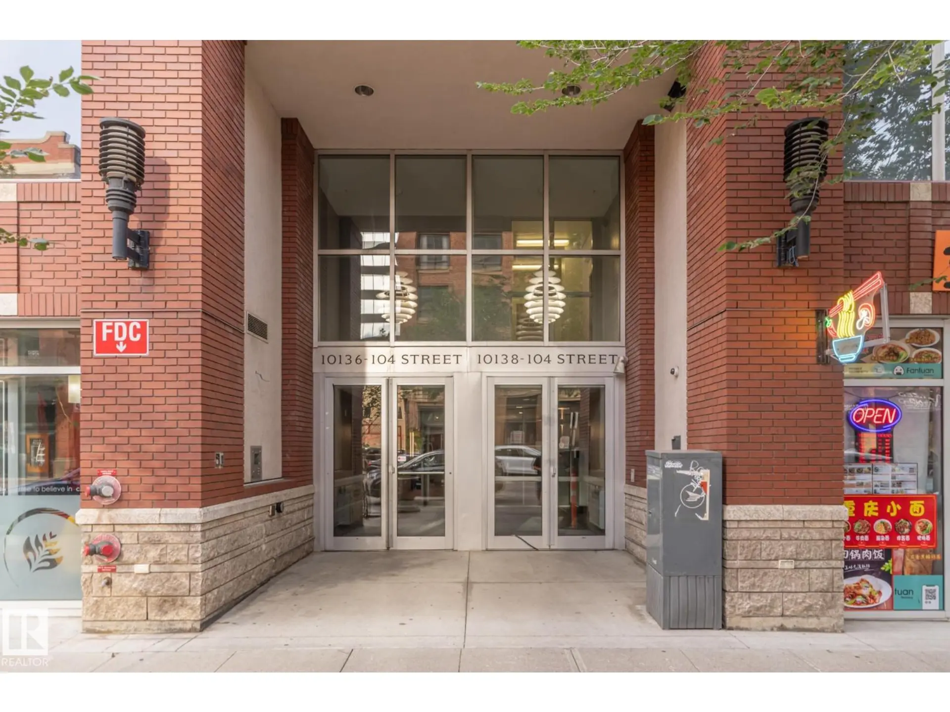 #904 10136 104 ST NW NW - Image 4