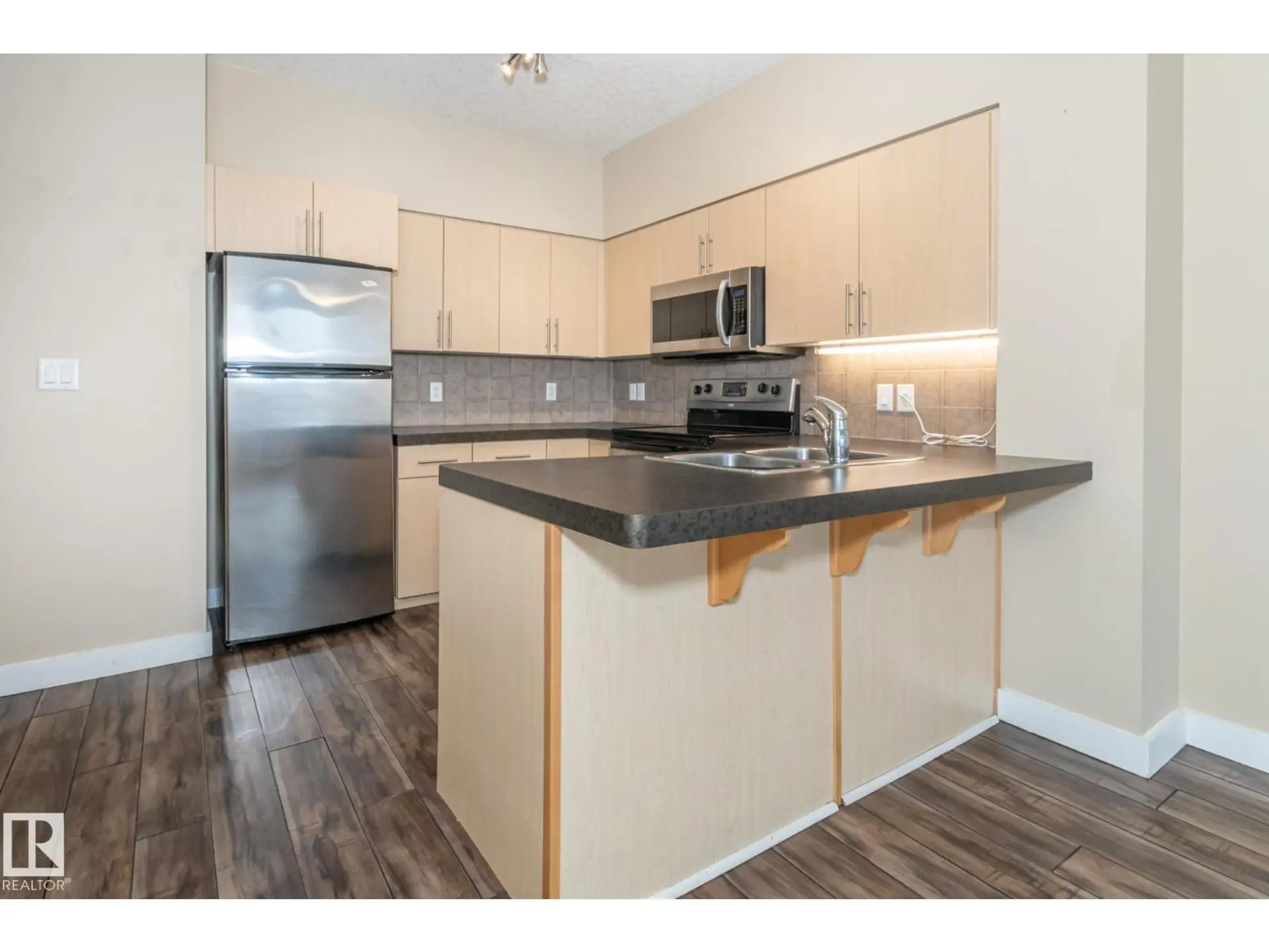 #904 10136 104 ST NW NW - Image 9
