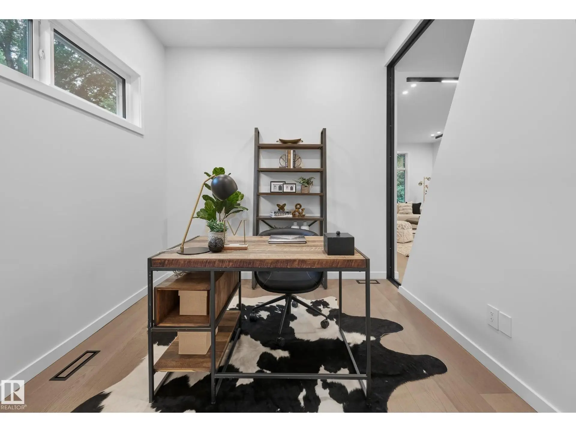 8318 120 ST NW - Image 12