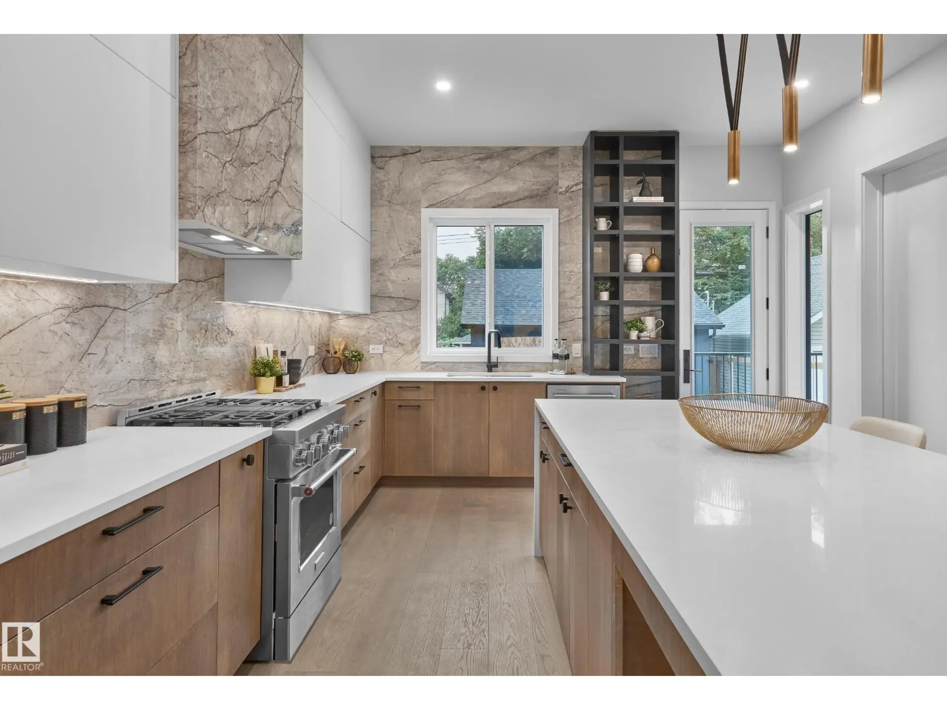 8318 120 ST NW - Image 9