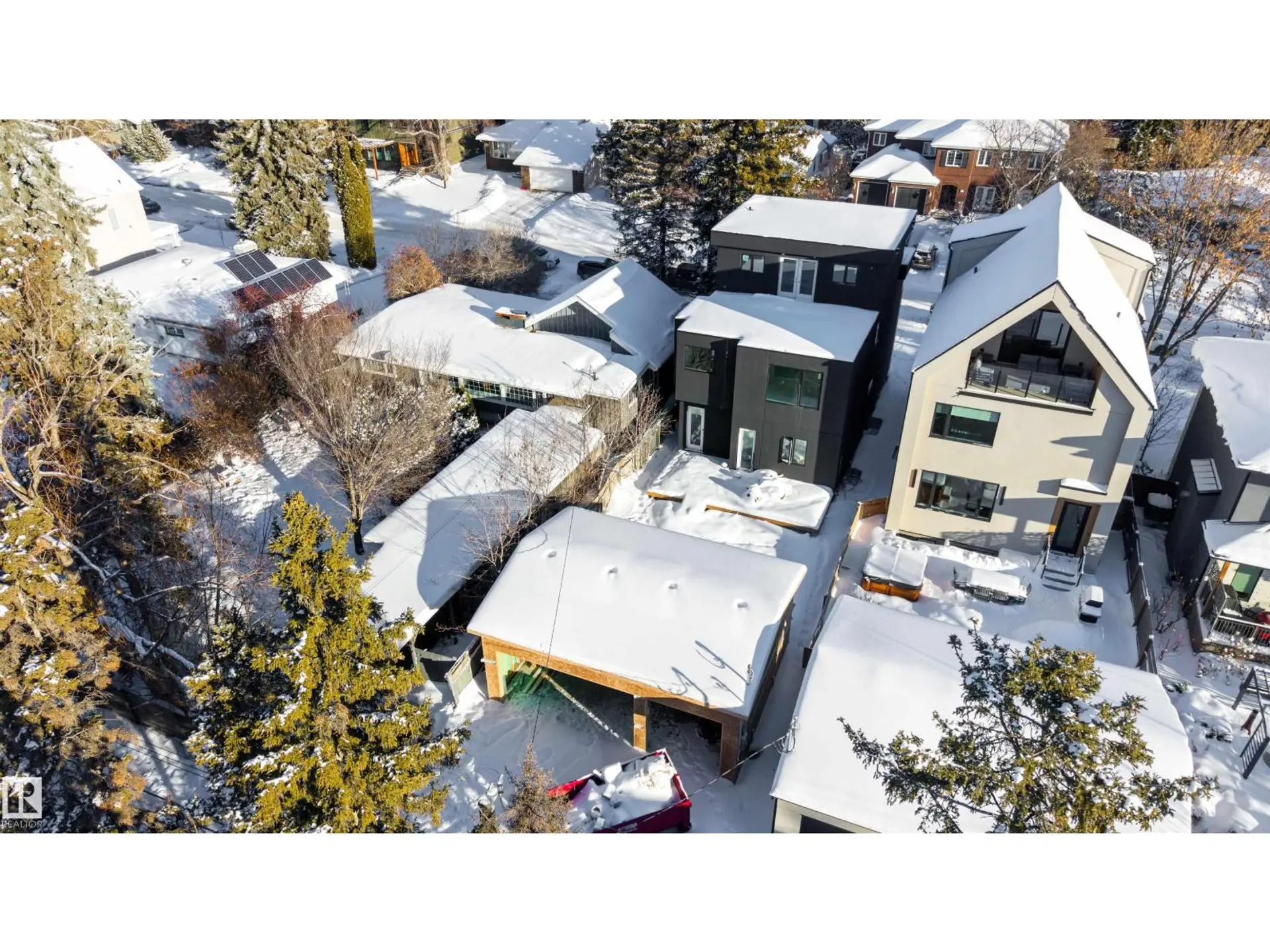 8318 120 ST NW - Image 2