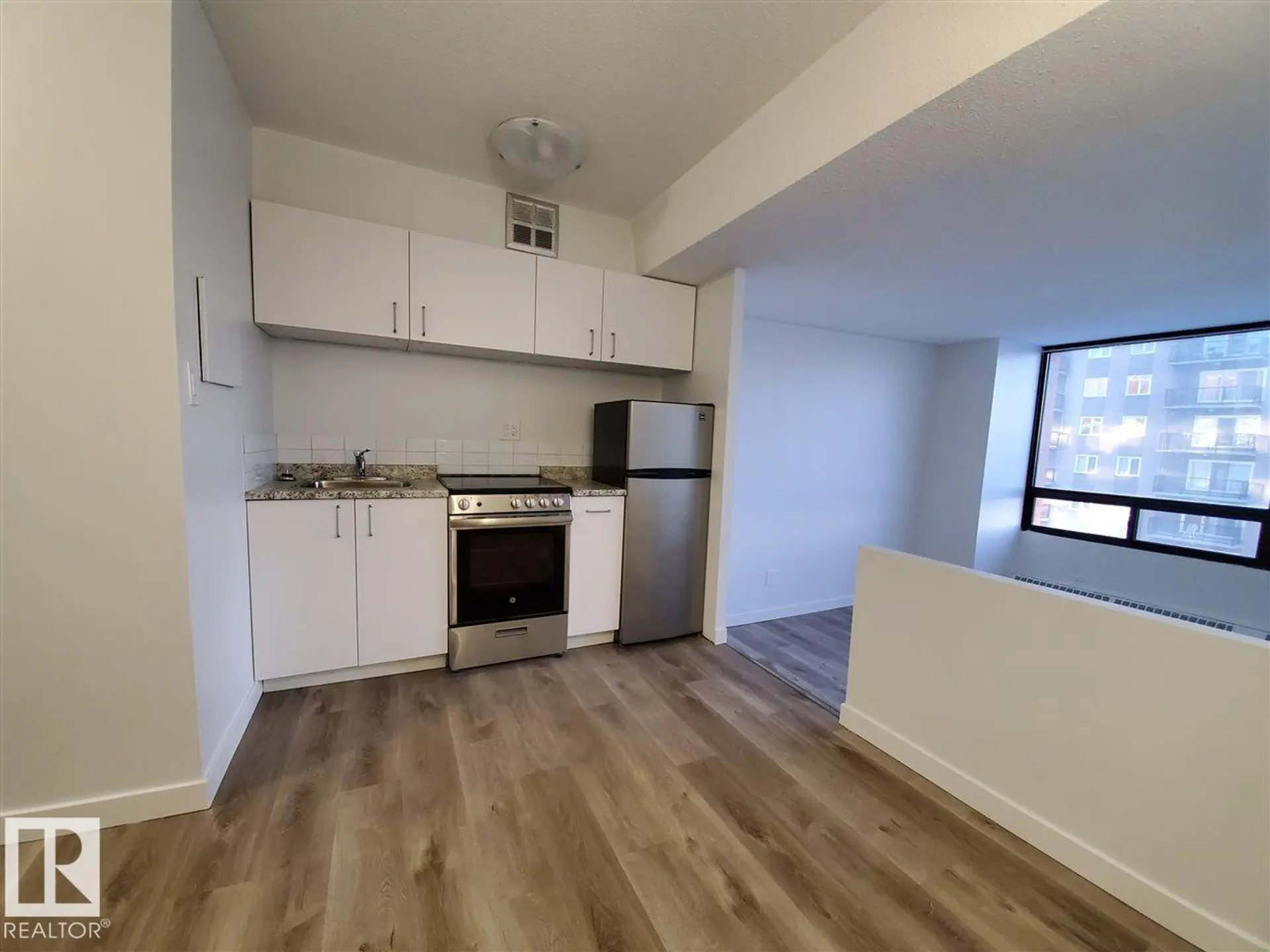 #614 10160 114 ST NW - Image 3