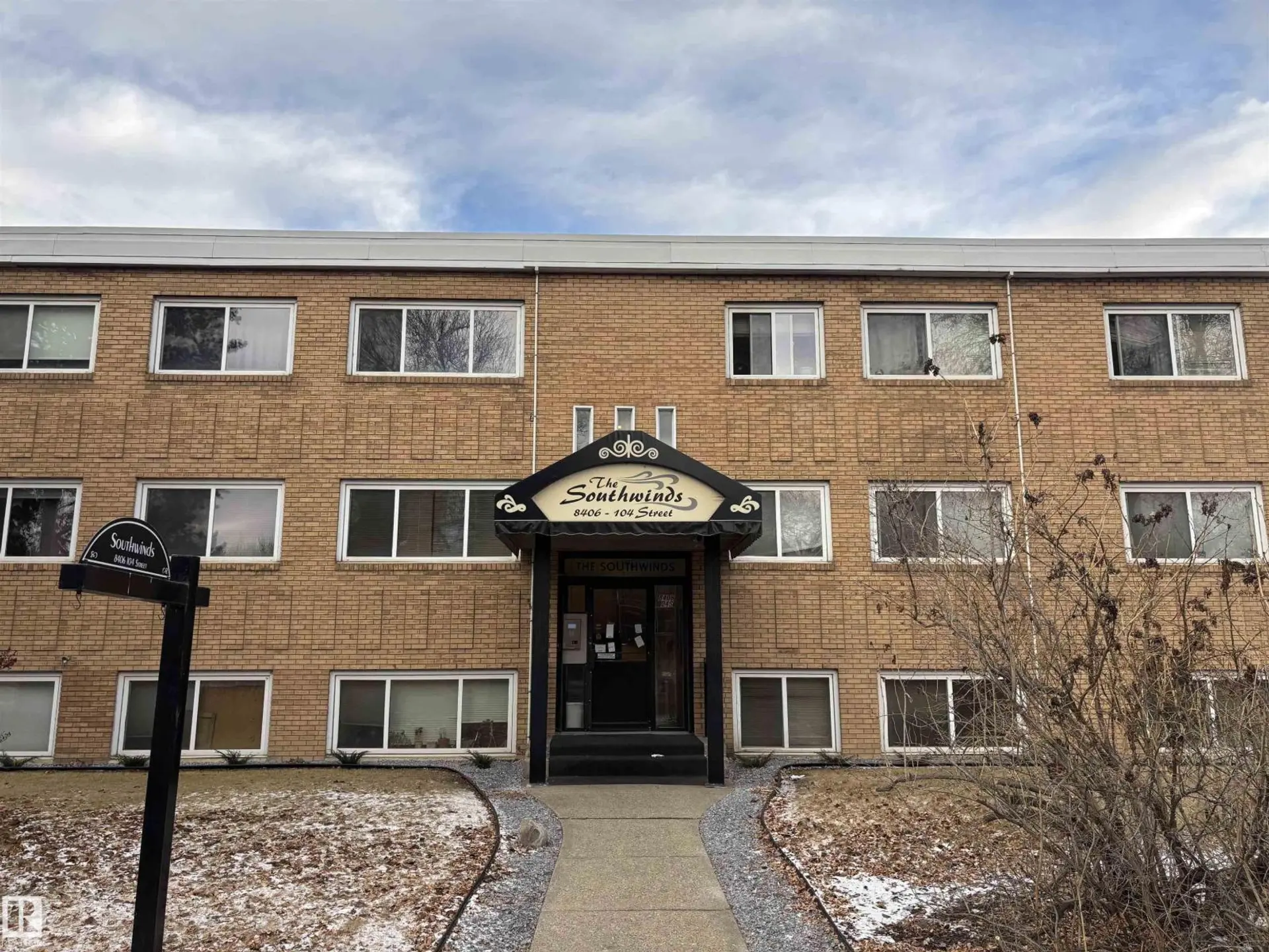 #24 8406 104 ST NW - Image 1