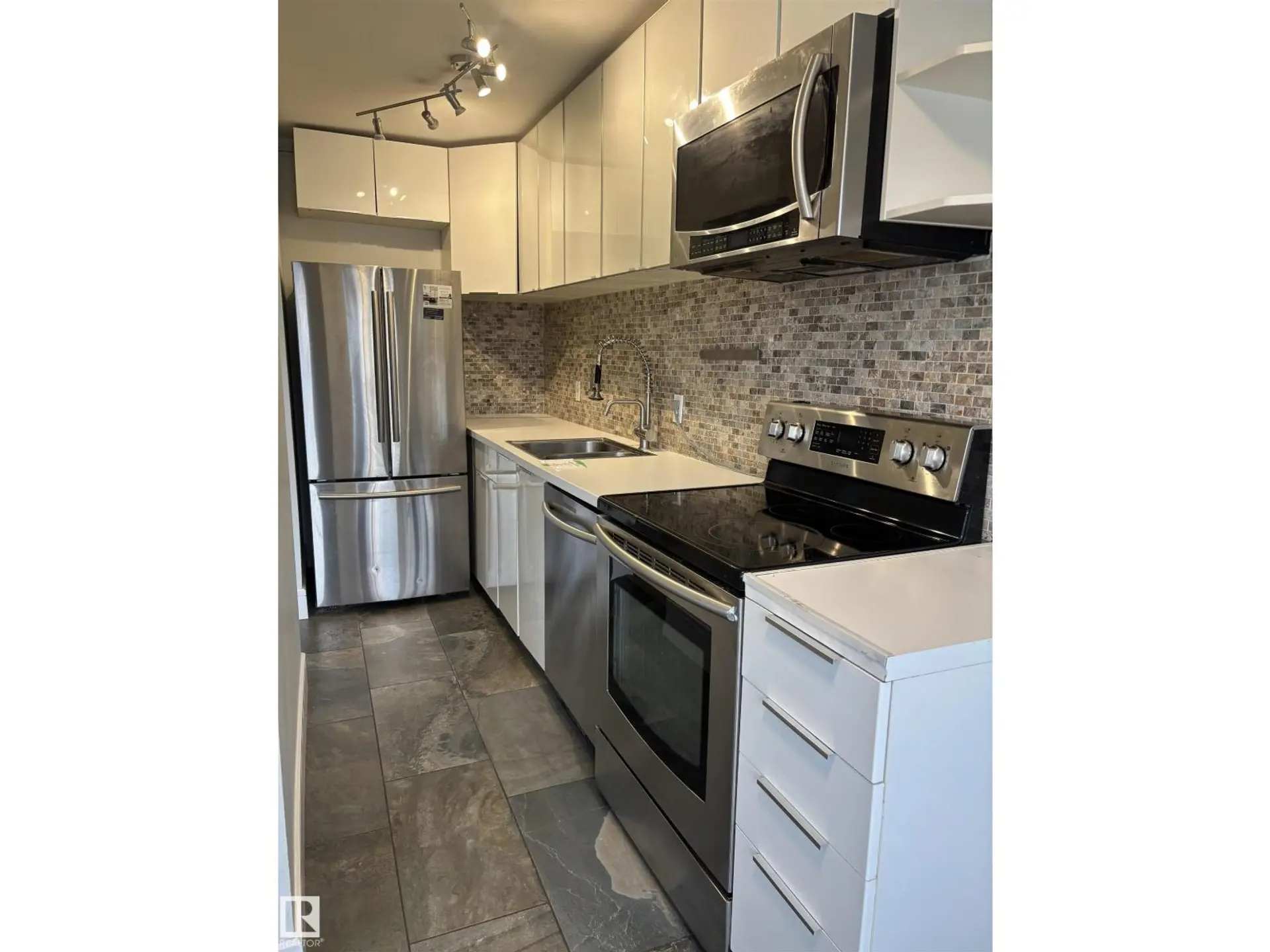 #24 8406 104 ST NW - Image 4