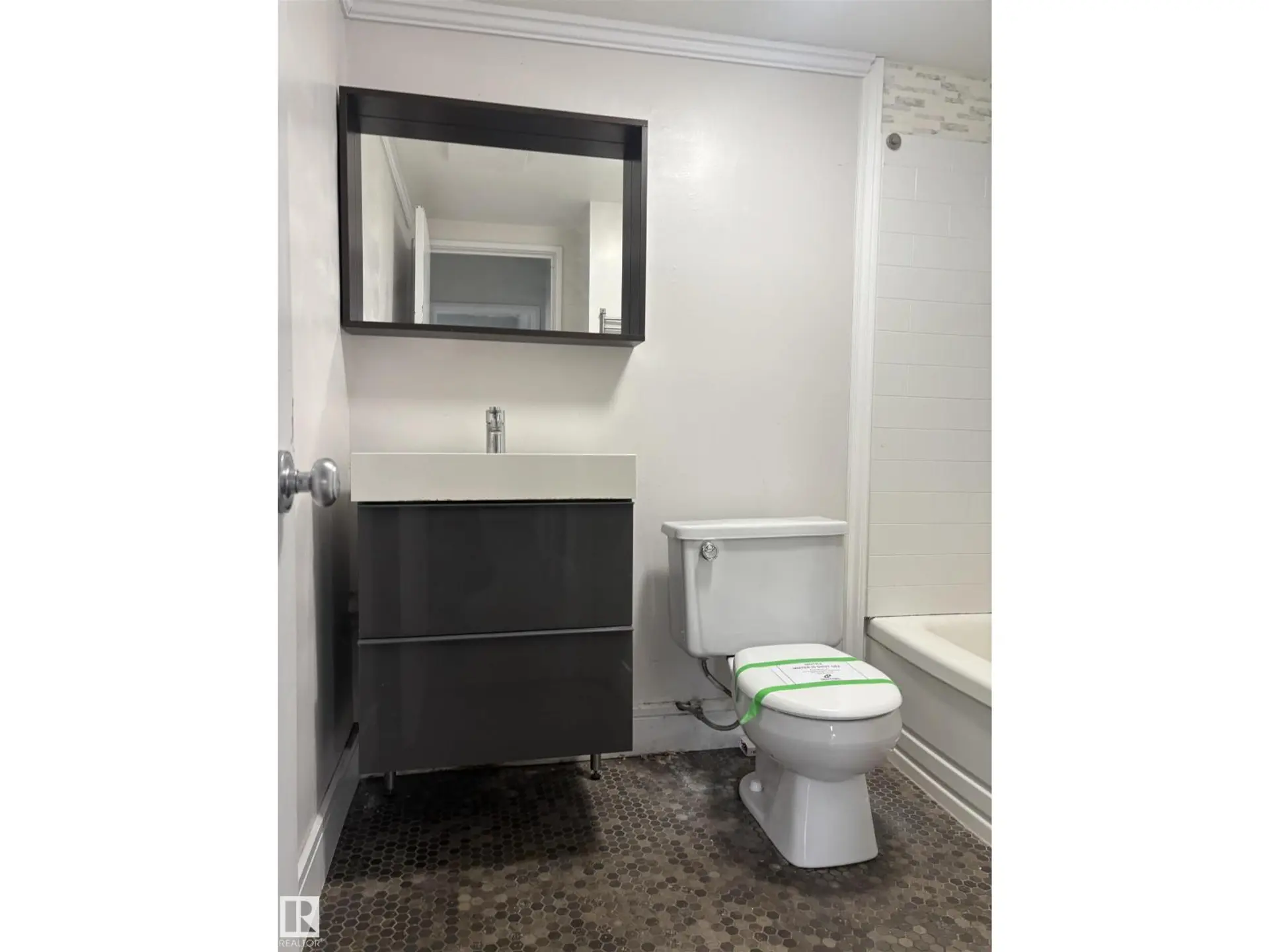 #24 8406 104 ST NW - Image 6