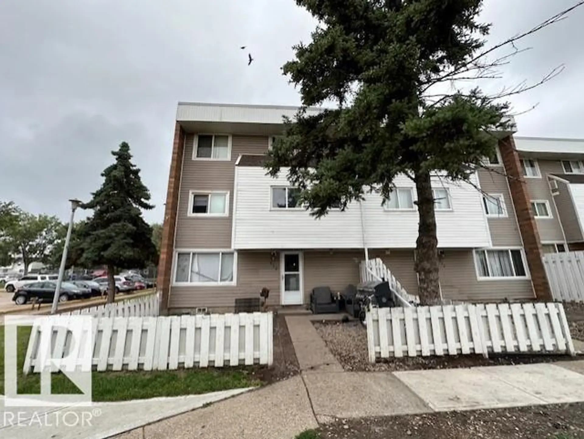 #512 2908 116A AV NW - Image 4