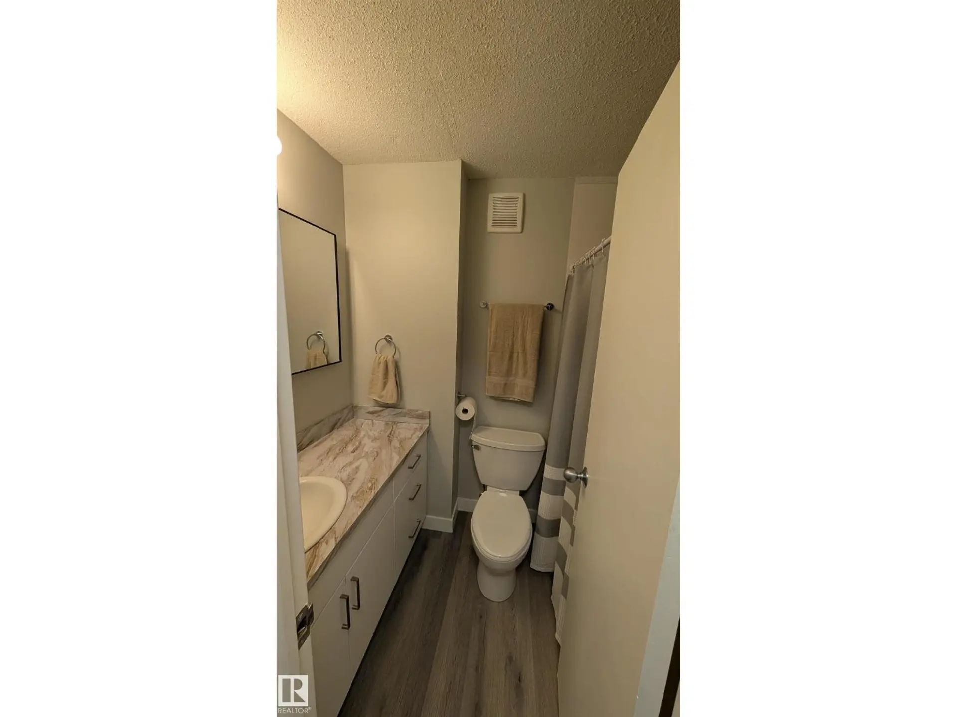 #714 10160 114 ST NW NW - Image 6