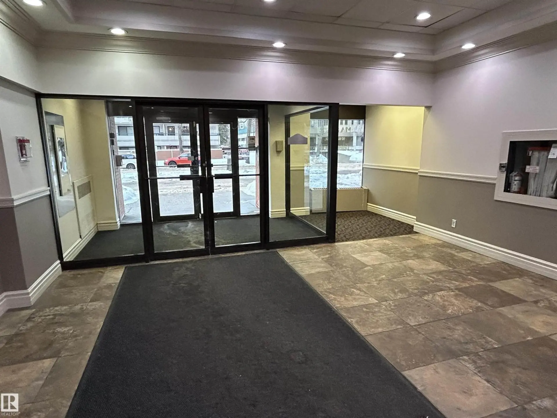 #714 10160 114 ST NW NW - Image 13