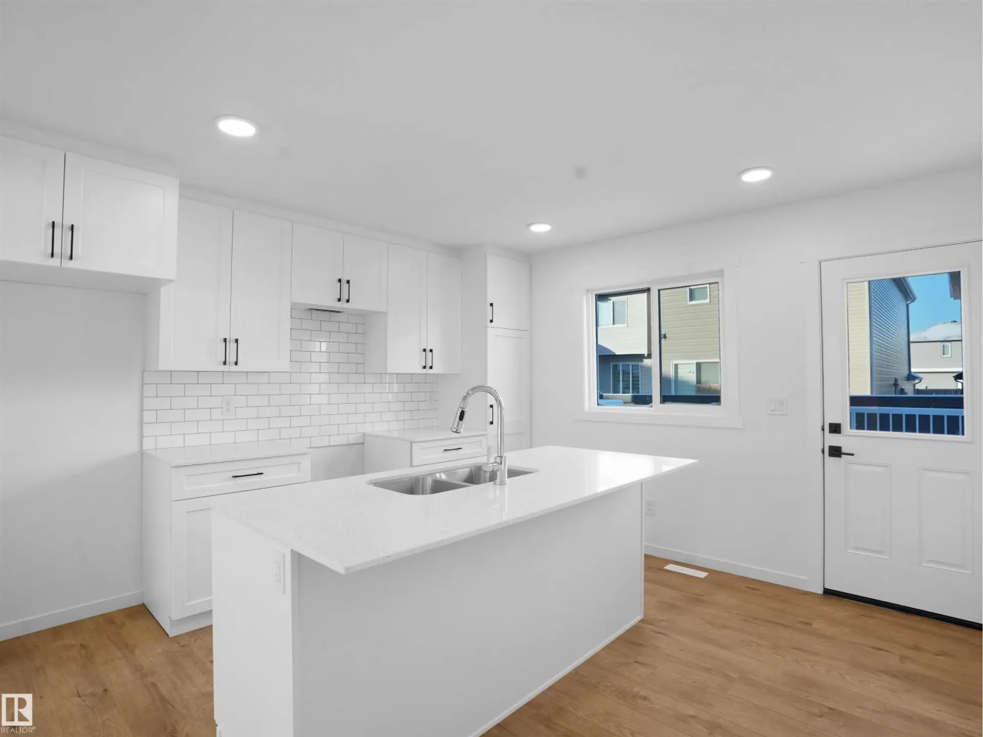 2 18640 18 AV NW - Image 11