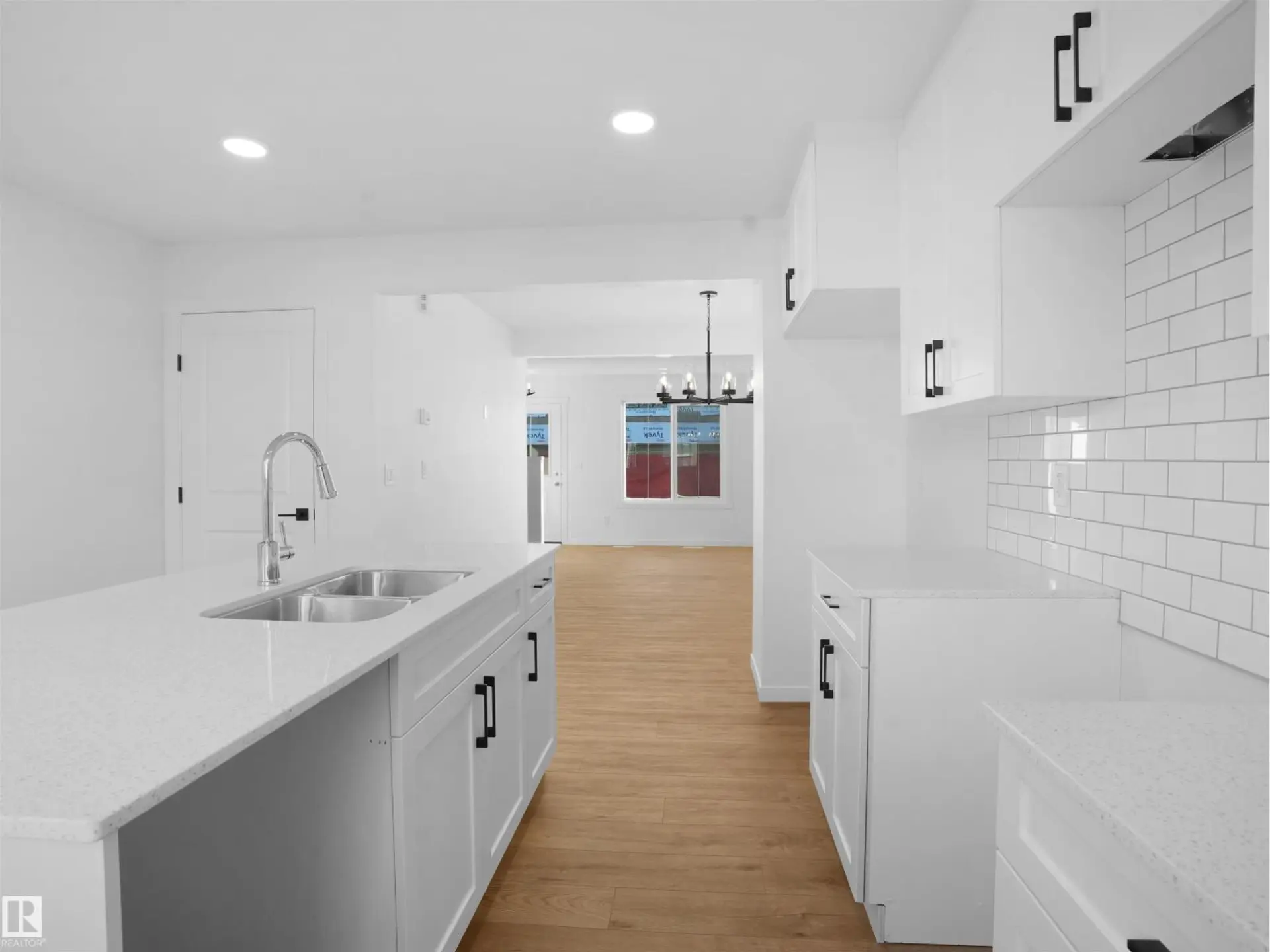 2 18640 18 AV NW - Image 6