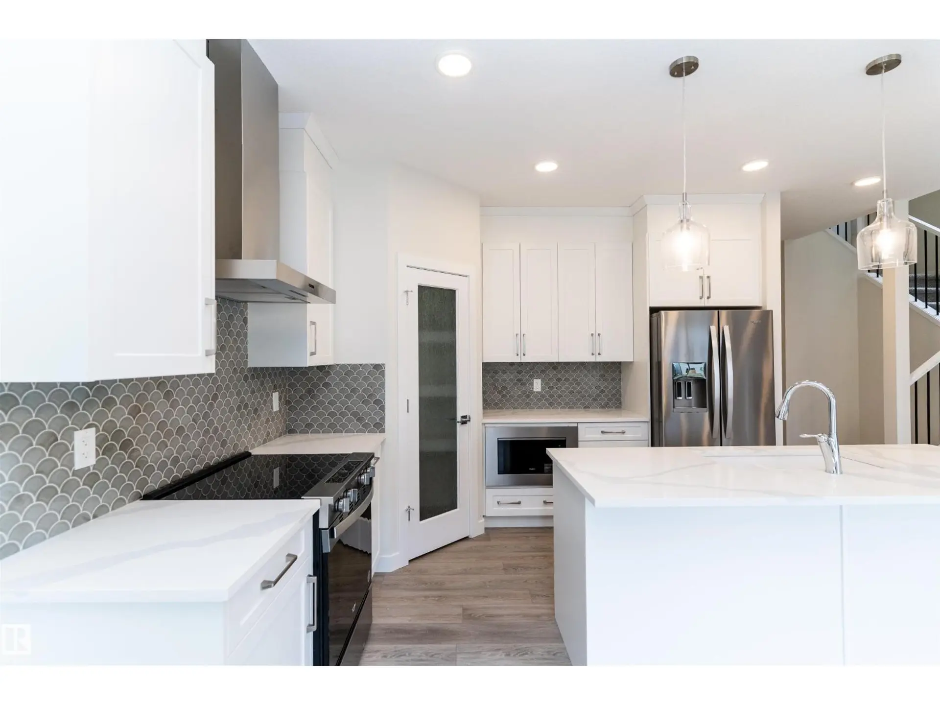 3216 DIXON WY SW - Image 2