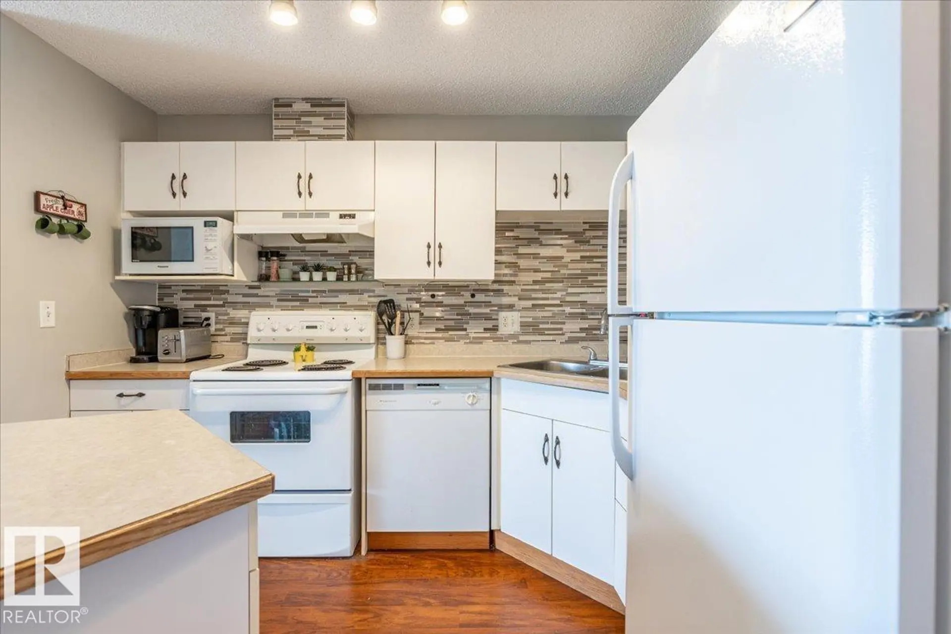#523 10535 122 ST NW NW - Image 3