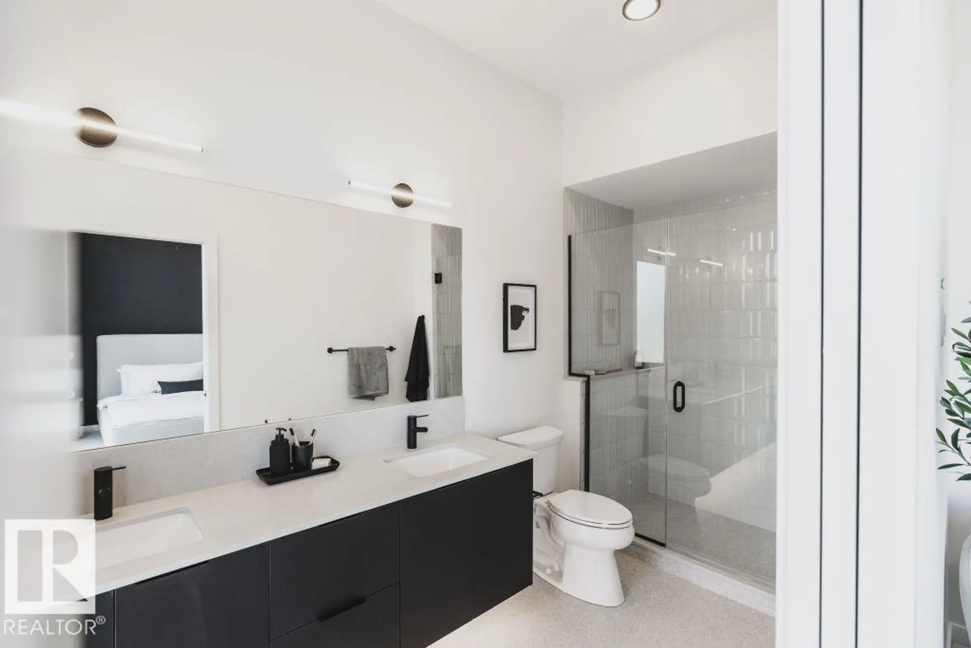 #4 10327 WADHURST RD NW - Image 9