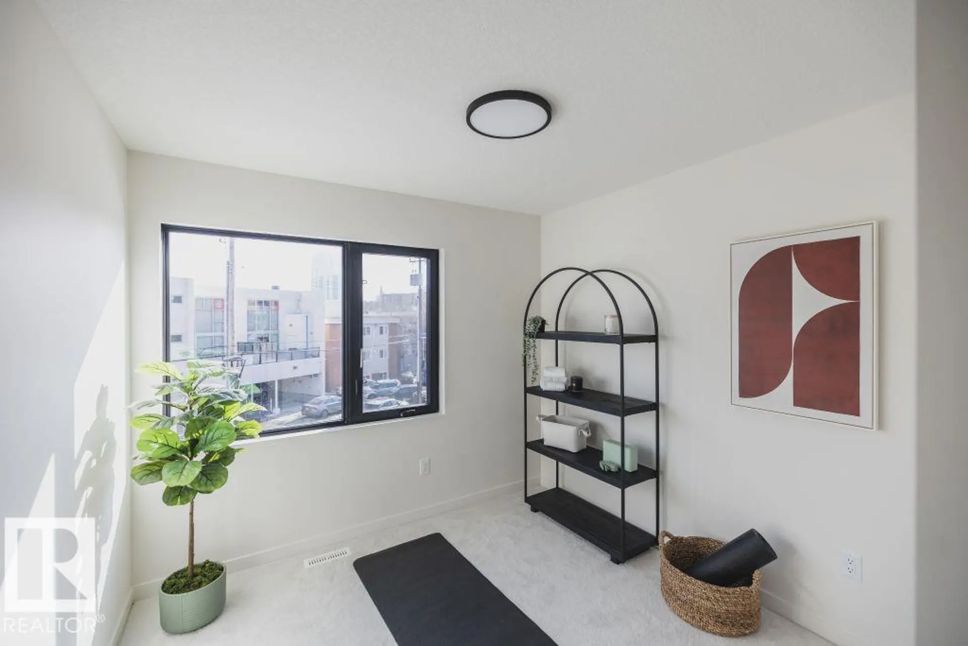 #4 10327 WADHURST RD NW - Image 13