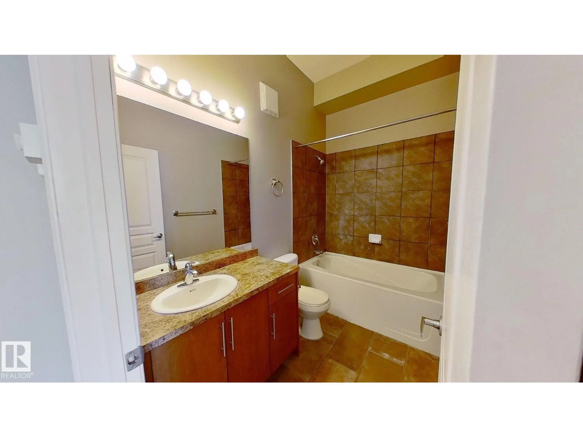 #215 10531 117 ST NW - Image 7
