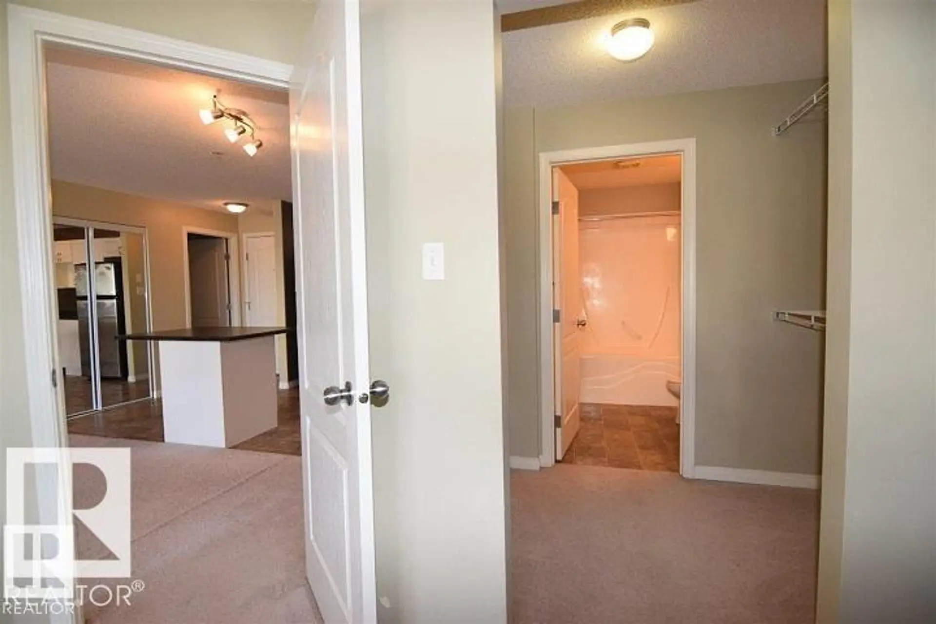 #2122 320 CLAREVIEW STATION DR NW - Image 4