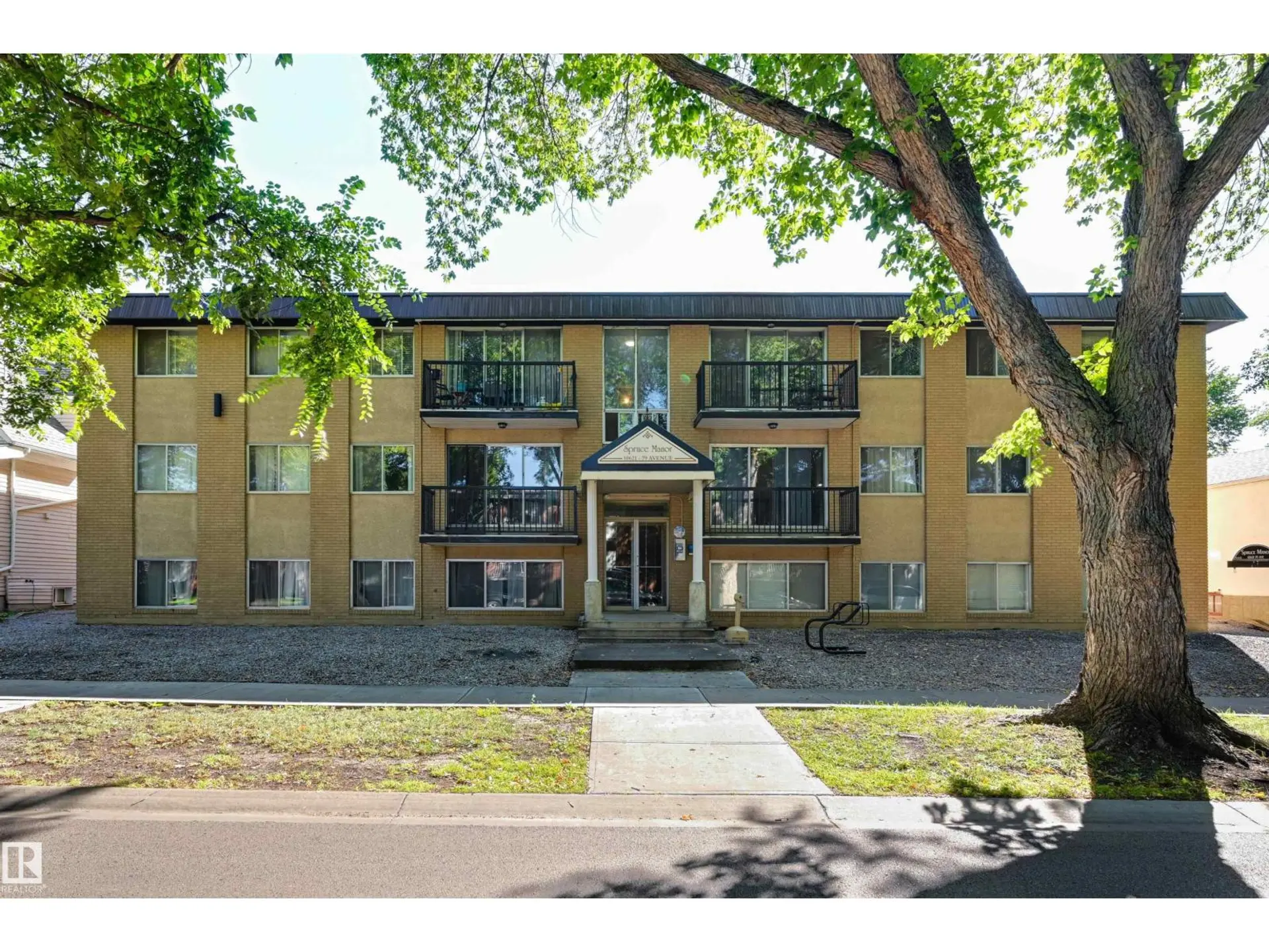 #105 10621 79 AV NW - Image 1