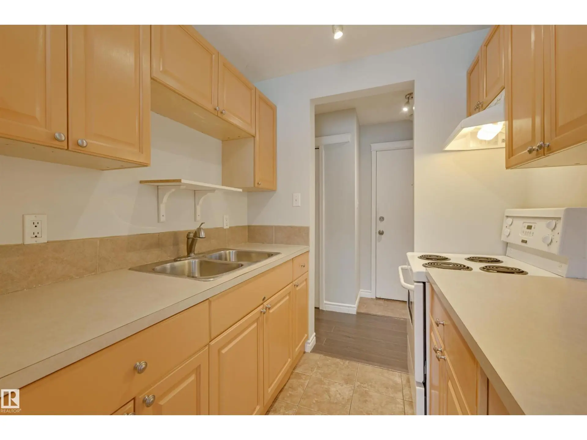 #105 10621 79 AV NW - Image 10